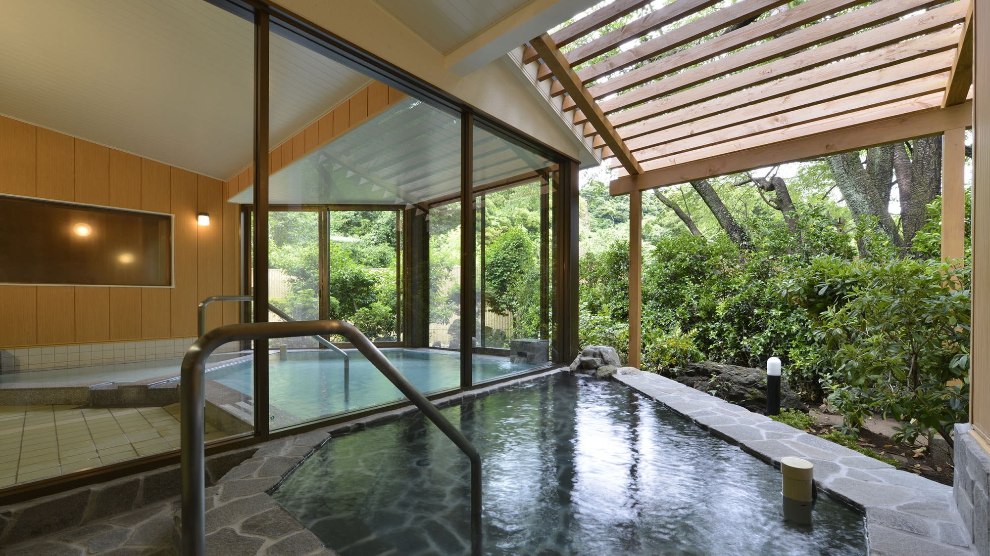 [Natural hot spring] Large bath [indoor bath/open-air bath] 15:00-23:00/6:00-9:00