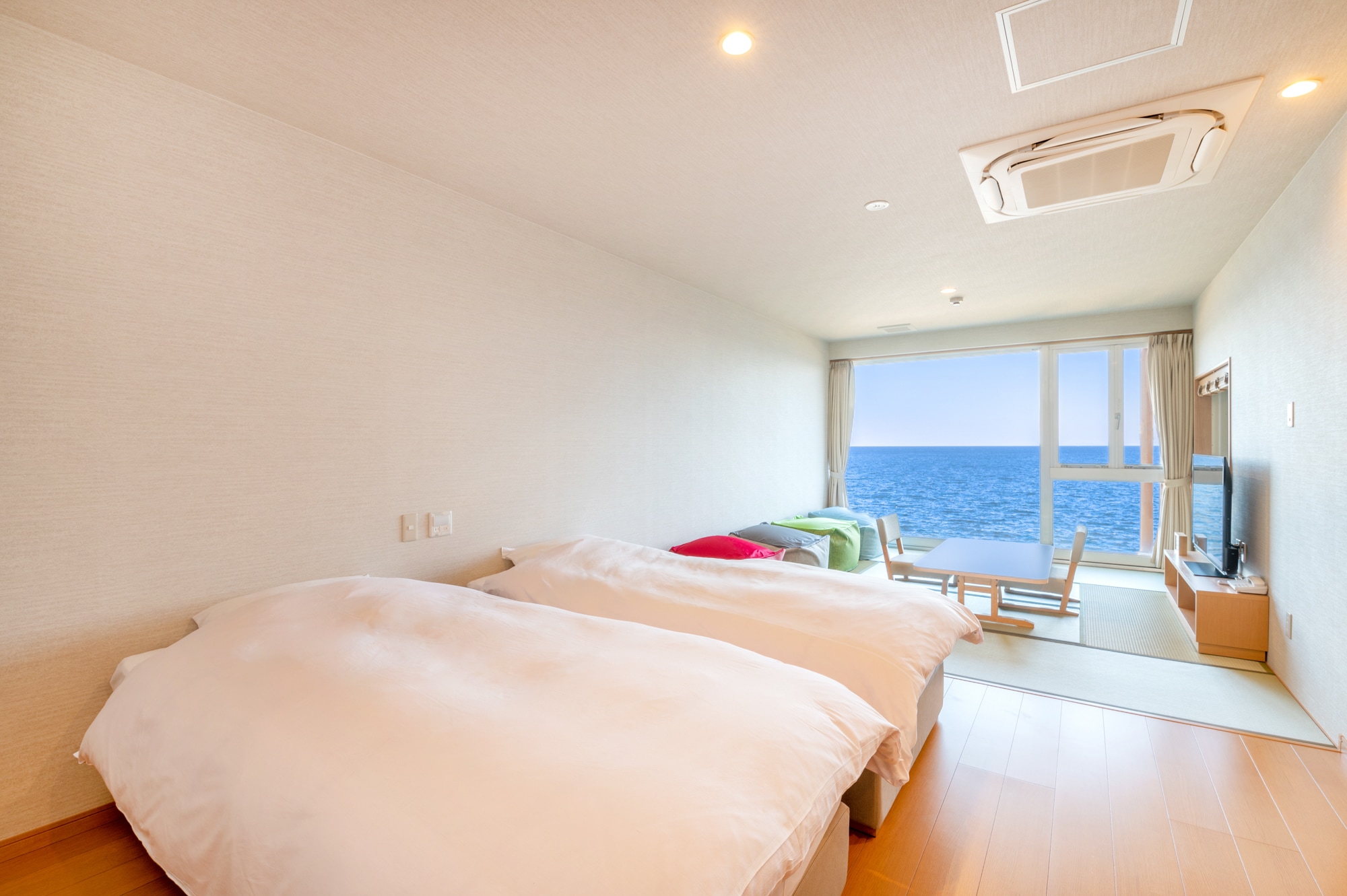 Japanese style twin room with fine view bath