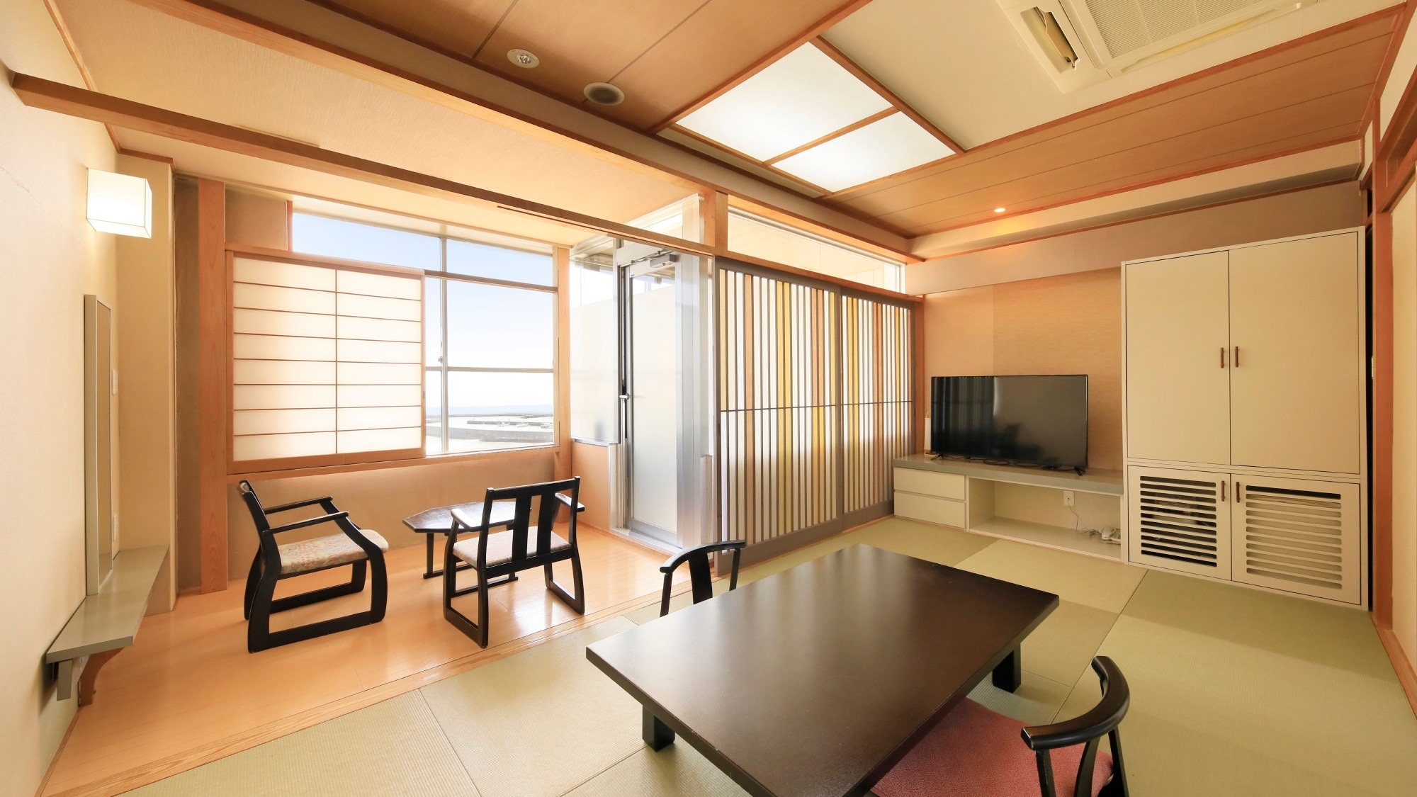 [Top floor Universe Floor/DX Japanese-style room] You can see the Pacific Ocean from the window.