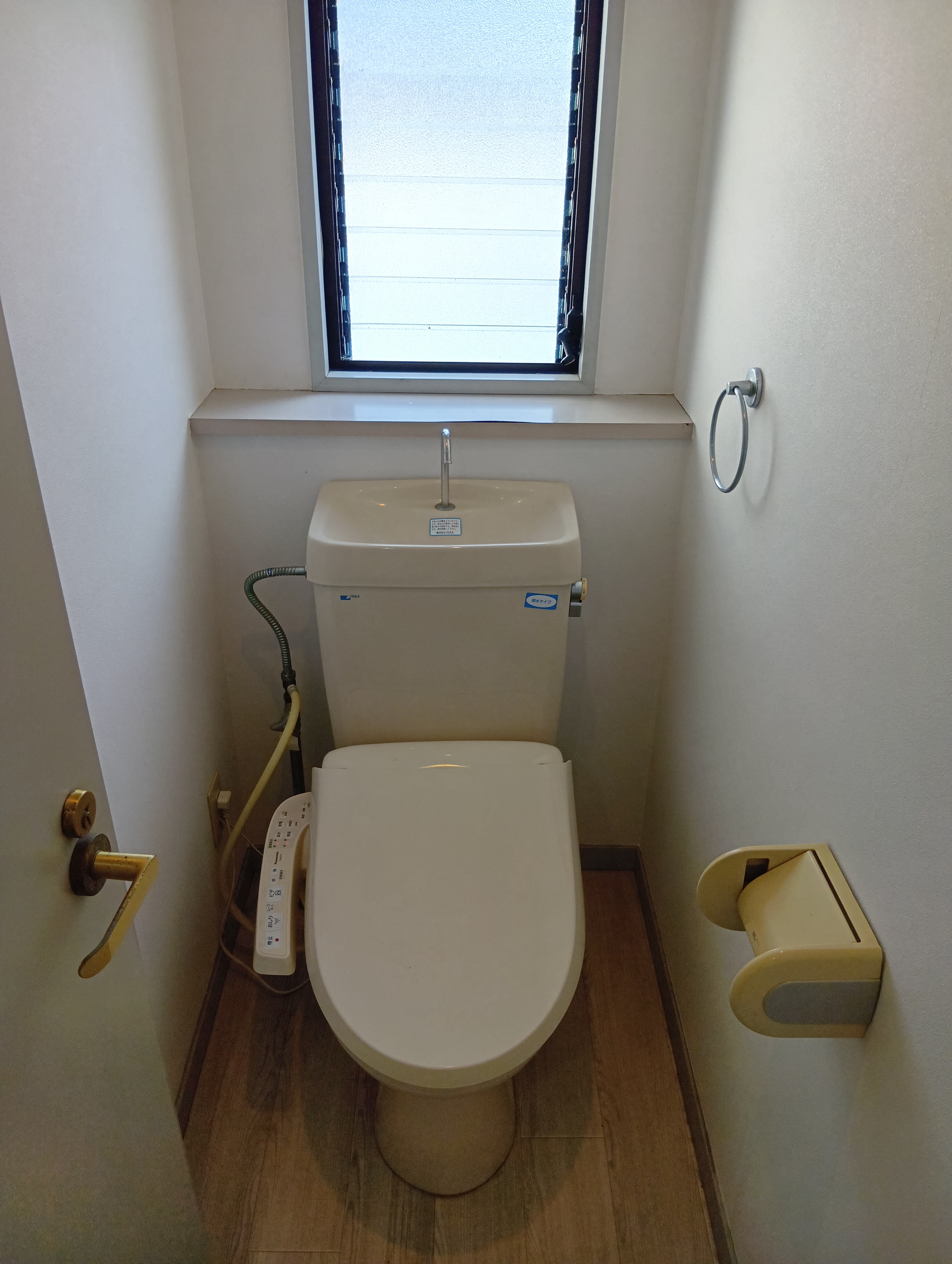 Room 501 of the business hotel has a toilet with a bidet.