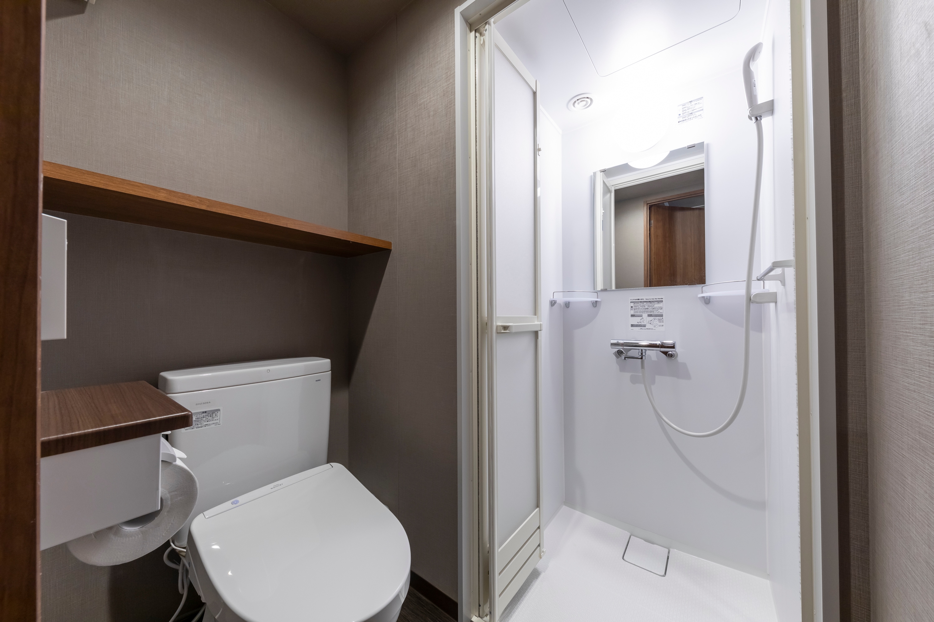 [Room facilities ◆ Toilet / shower booth]
