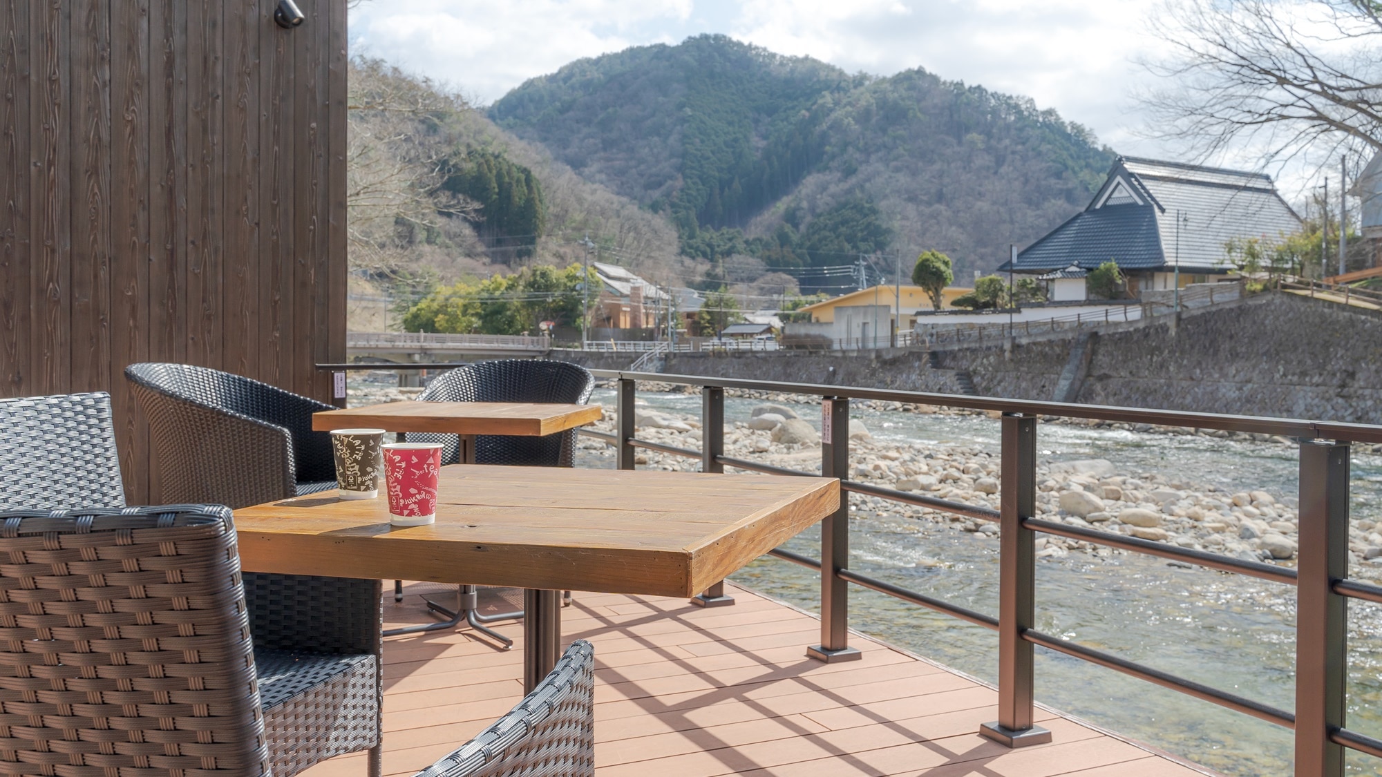 去 River Terrace 喝杯咖啡或泡個足浴怎麼樣？