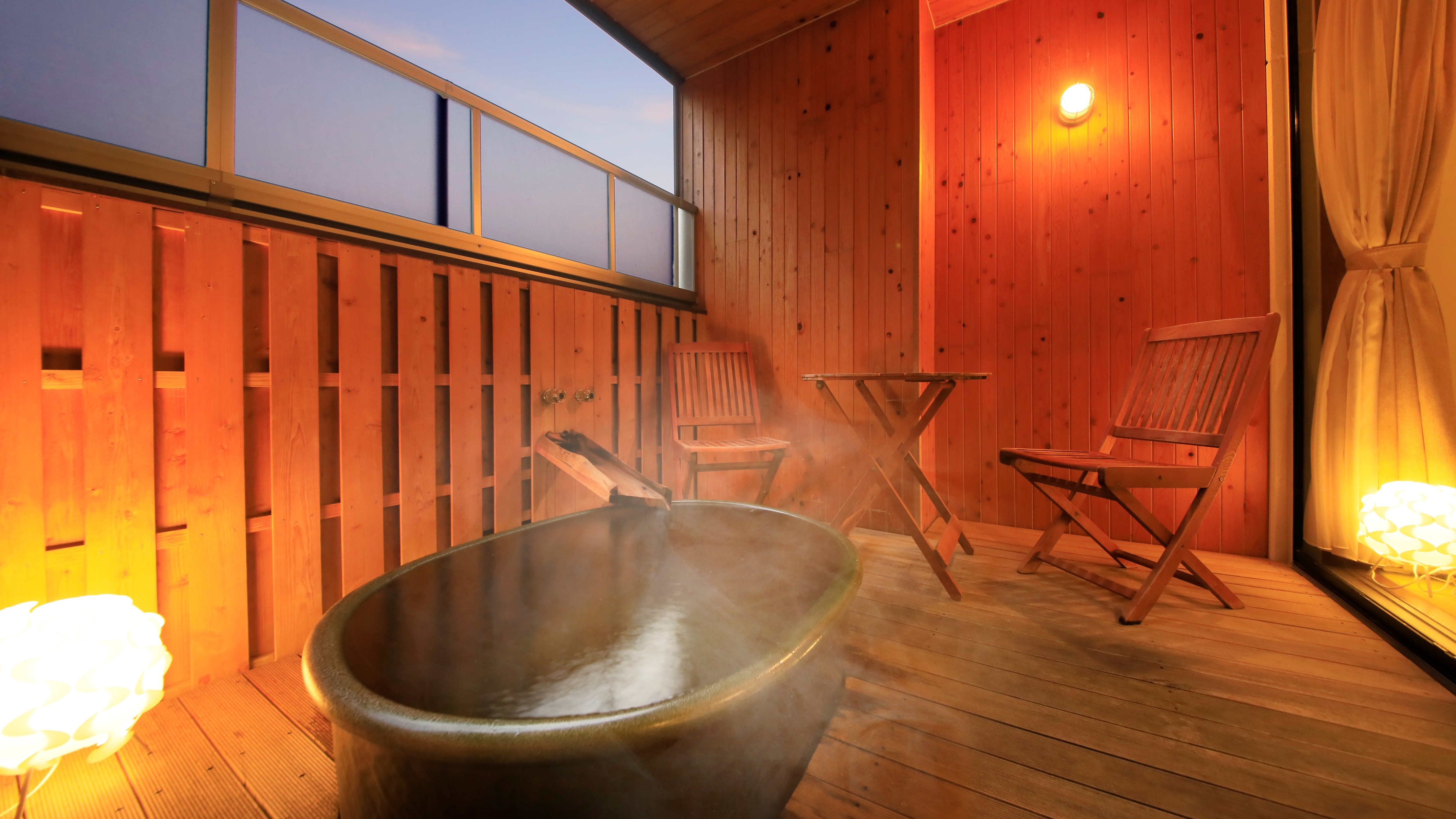 [Deluxe twin room with semi-open-air bath]