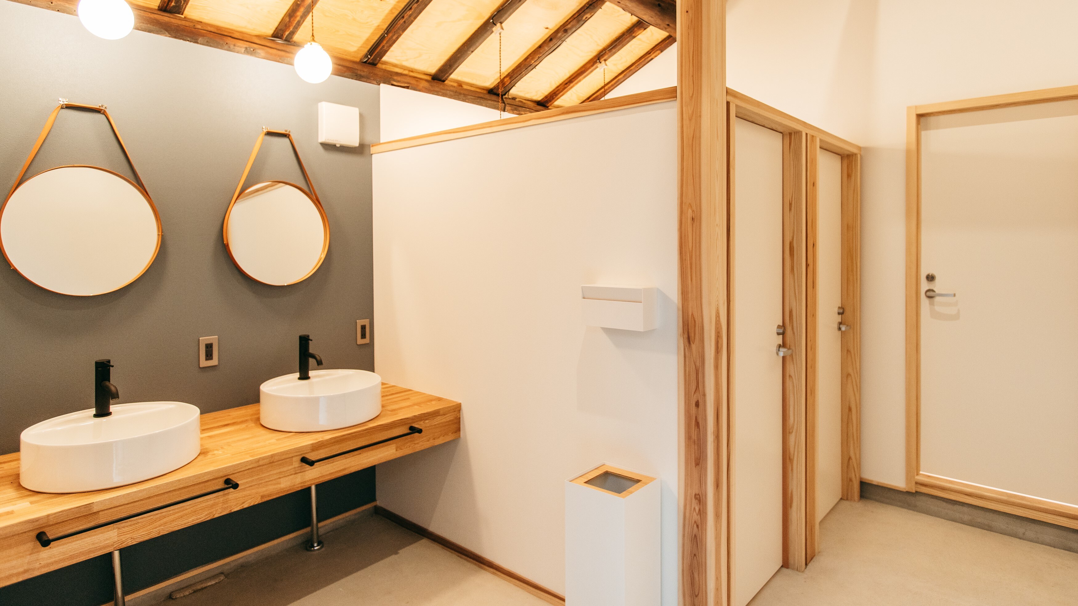 Yado Charinko: Shared toilet