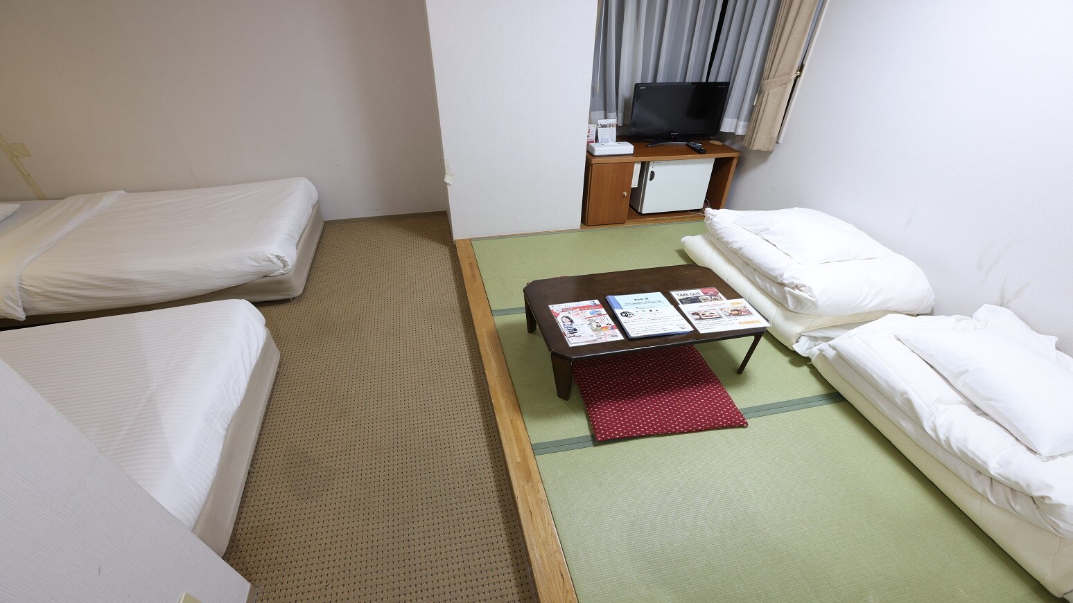 Japanese and Western room (night)
