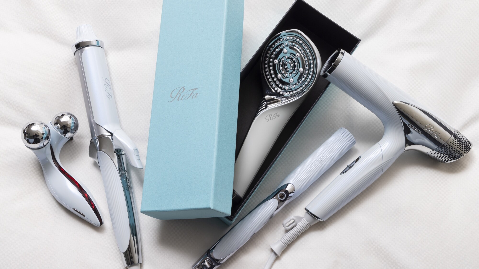 [ReFa Room] is equipped with a shower head, hair dryer, and hair iron from a popular beauty brand.