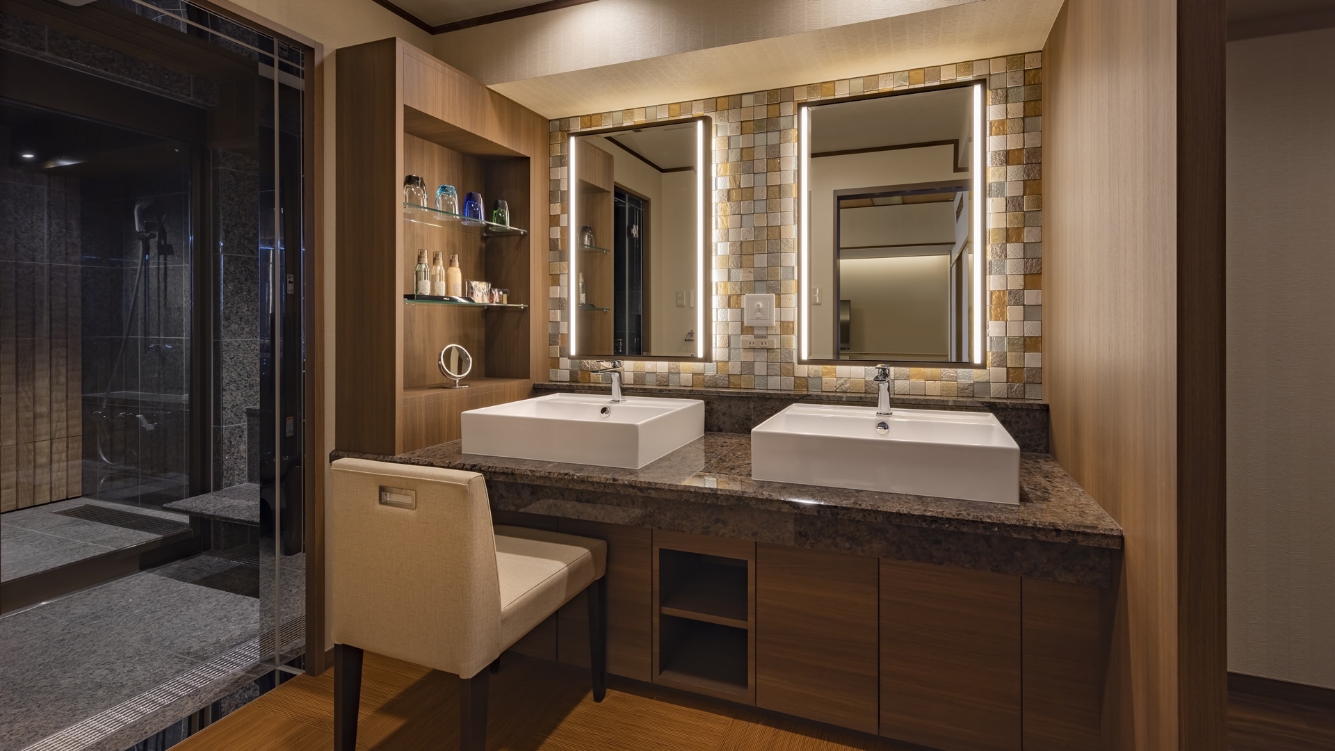 Premium Center Wing: 30 rooms with natural hot spring open-air baths