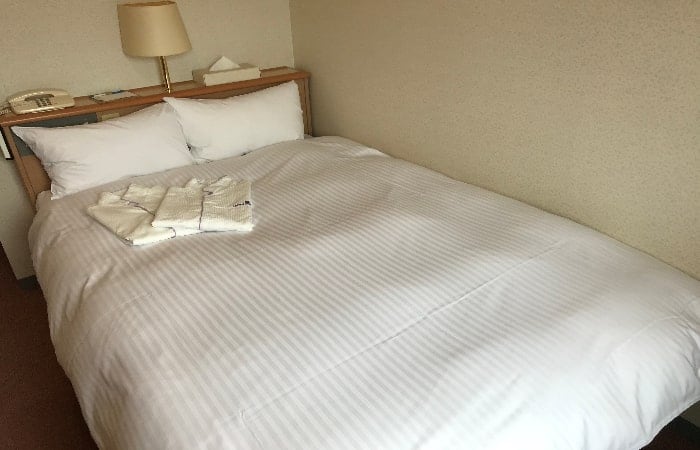 The semi-double room is a single room for 2 people.