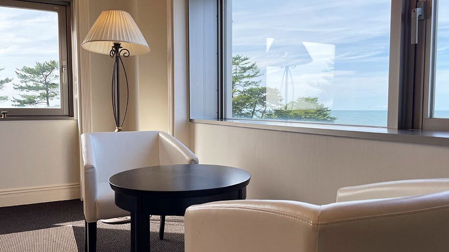 [Suite room] Looking out at the sea