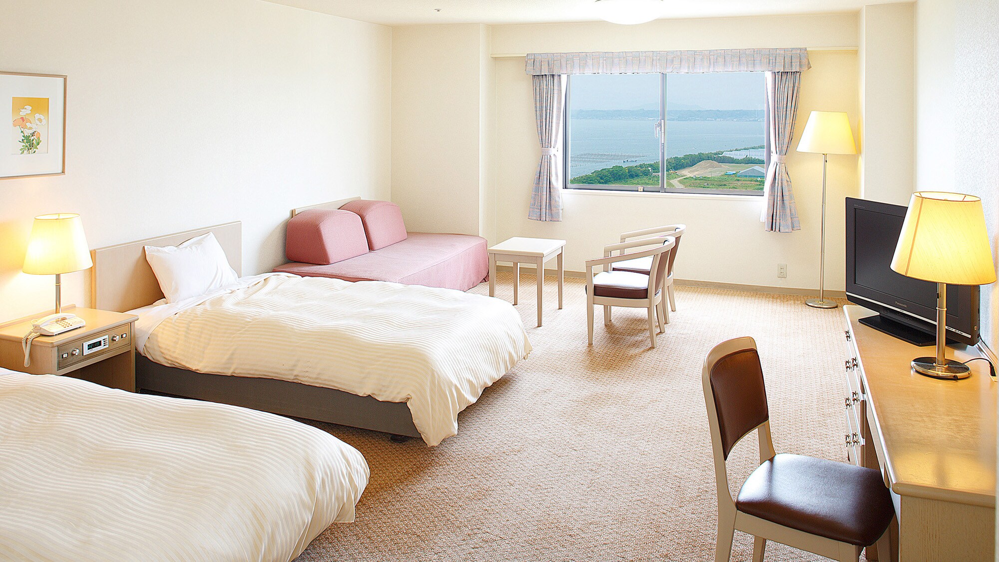[Western-style twin room] A spacious 36㎡. Up to 4 beds can be accommodated by adding an auxiliary bed.