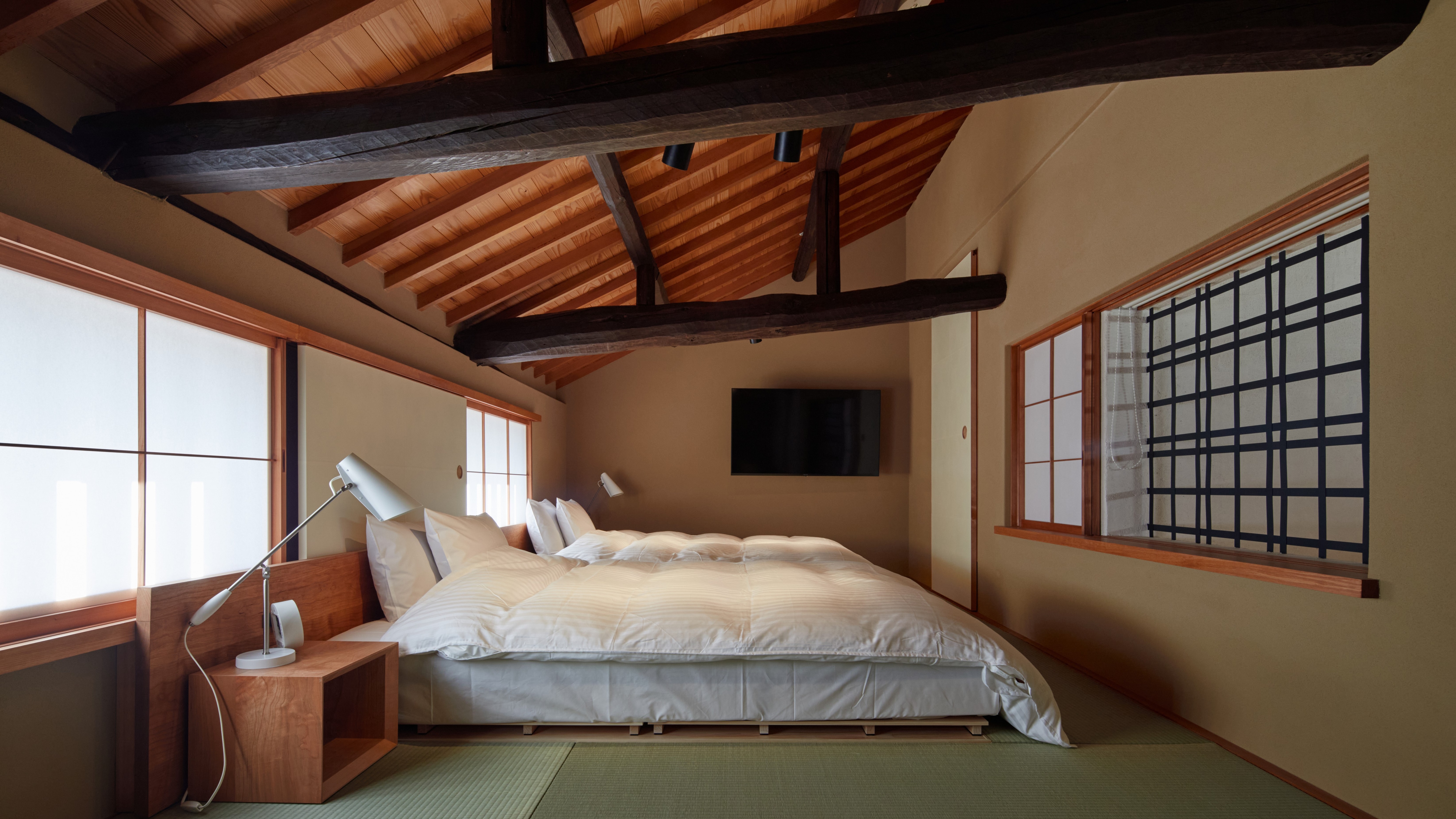 Omoya Bedroom
