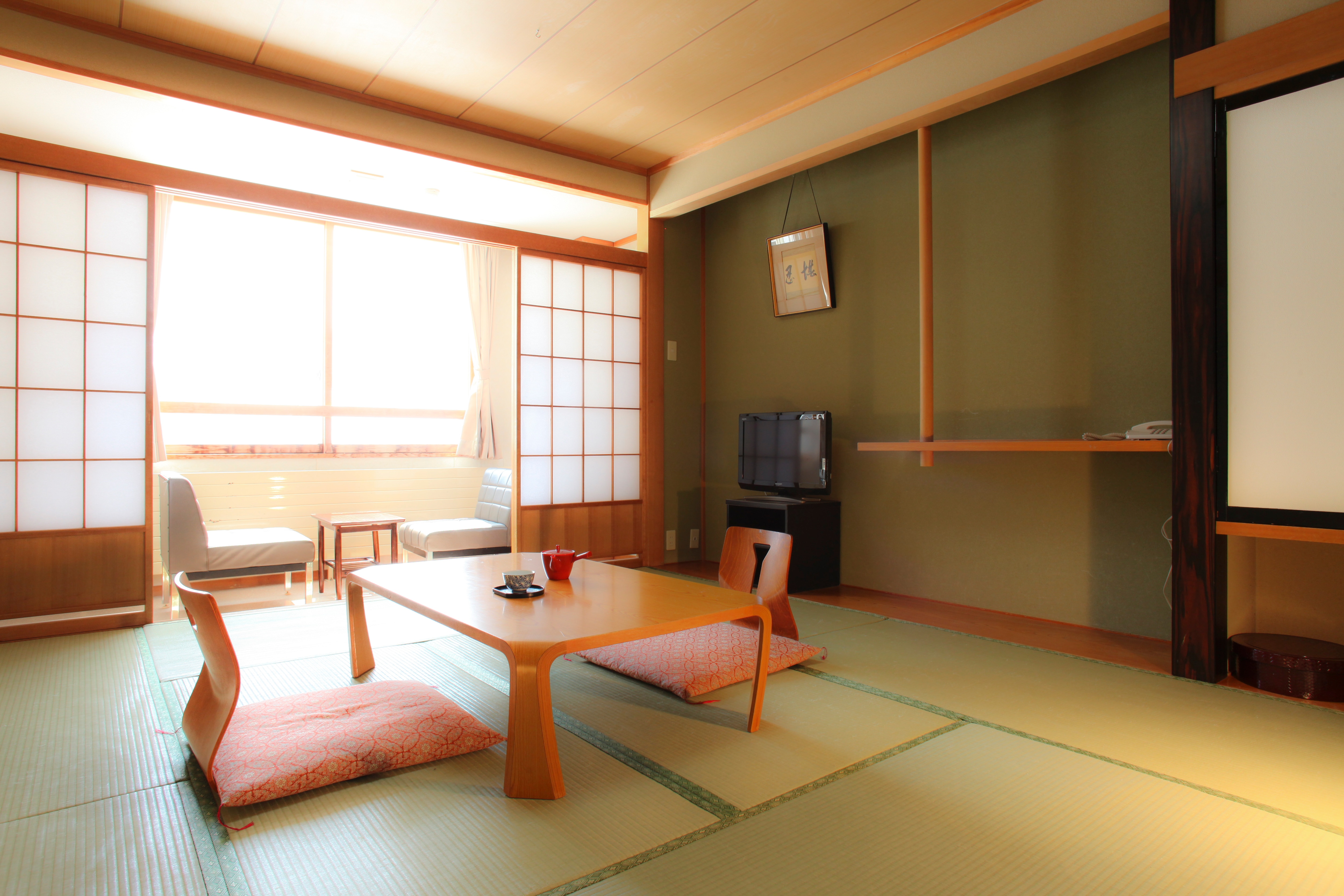Japanese-style room (with toilet and washbasin)