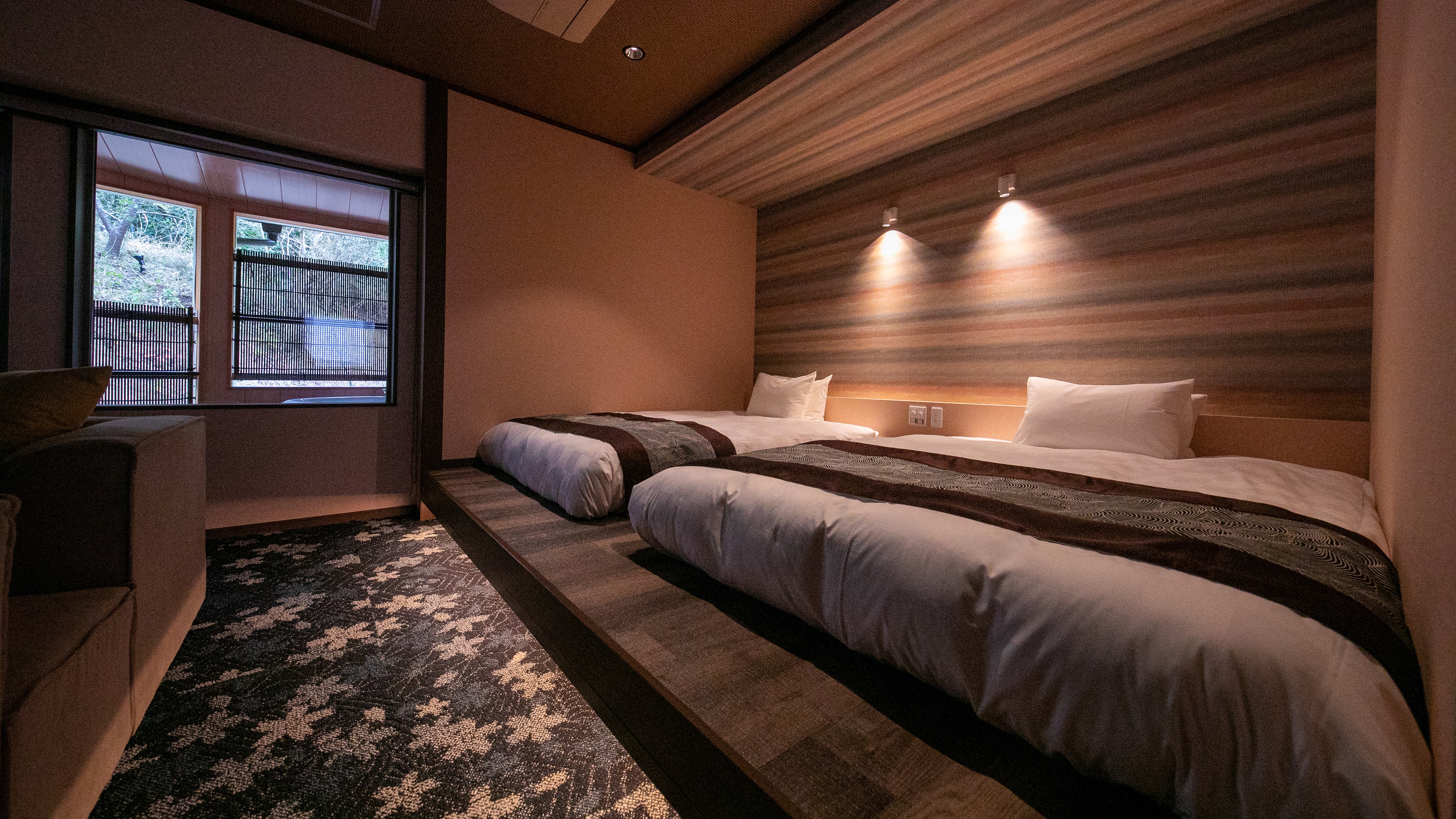 [Water Sound] The beds in the special rooms are Simmons double beds.