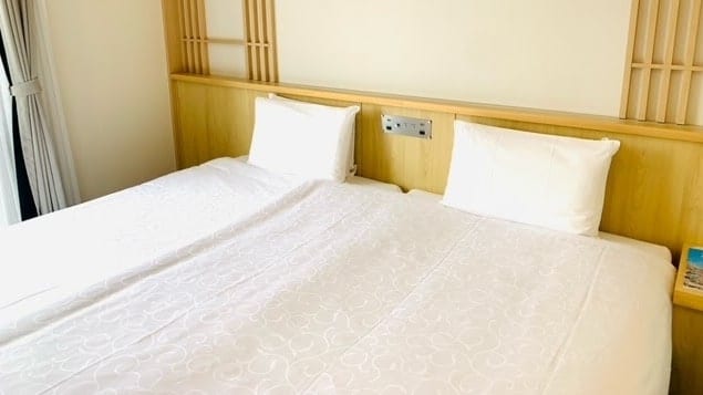 Phiten Hollywood Twin - A spacious bed with a width of 220 cm with two beds placed close together without any gaps.