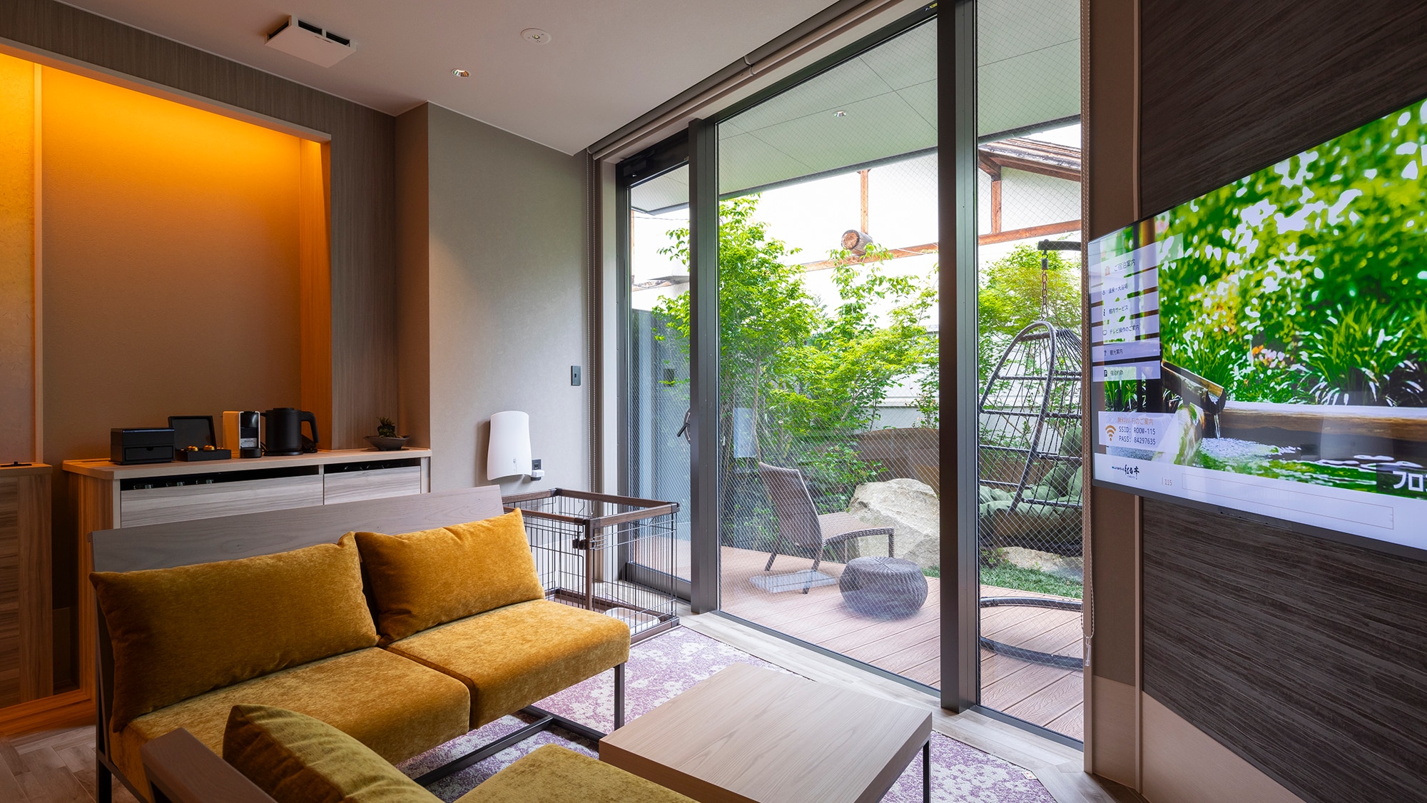 [Bettei Torabai] A bright room with gentle light coming in through the window