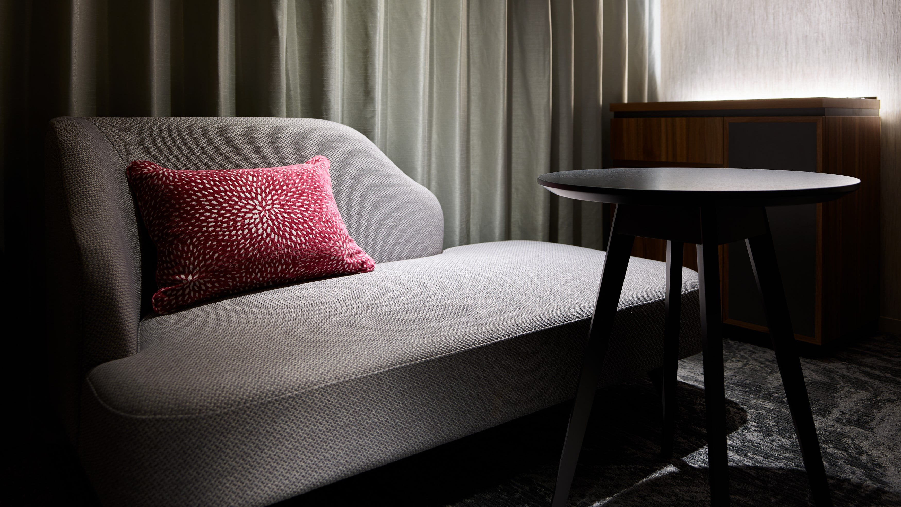 Moderate Queen [Sofa]