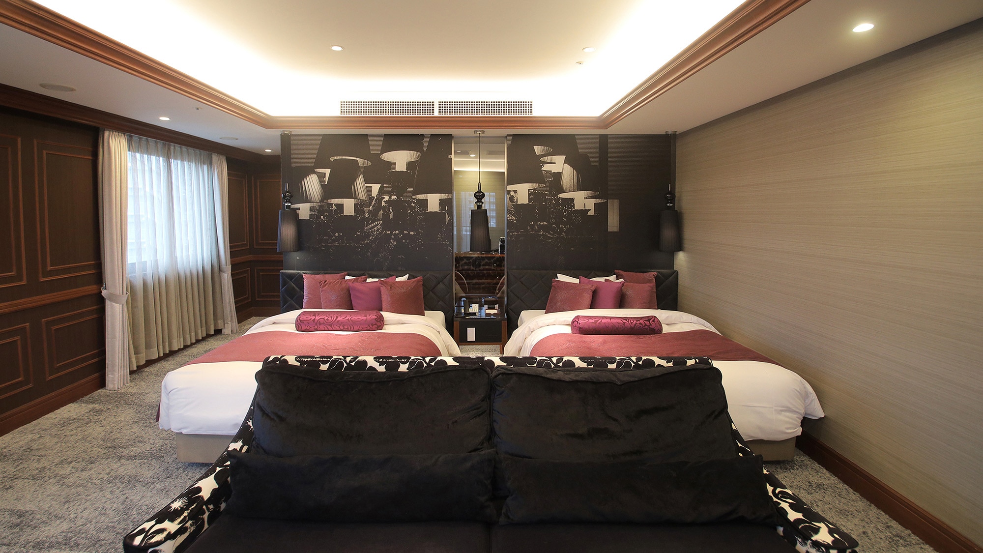 Royal Suite Room 1002 (example)