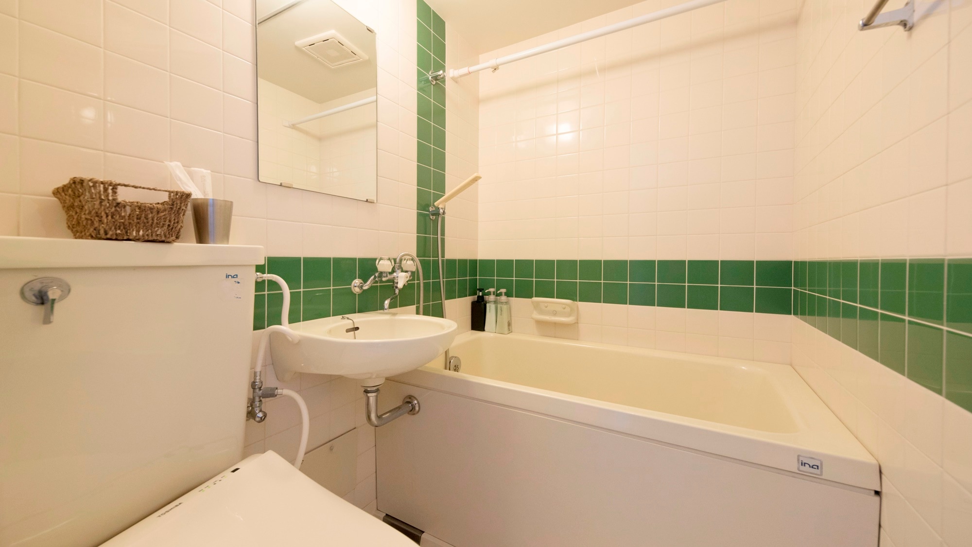 Twin room with sunroof overlooking the sea | With unit bath.