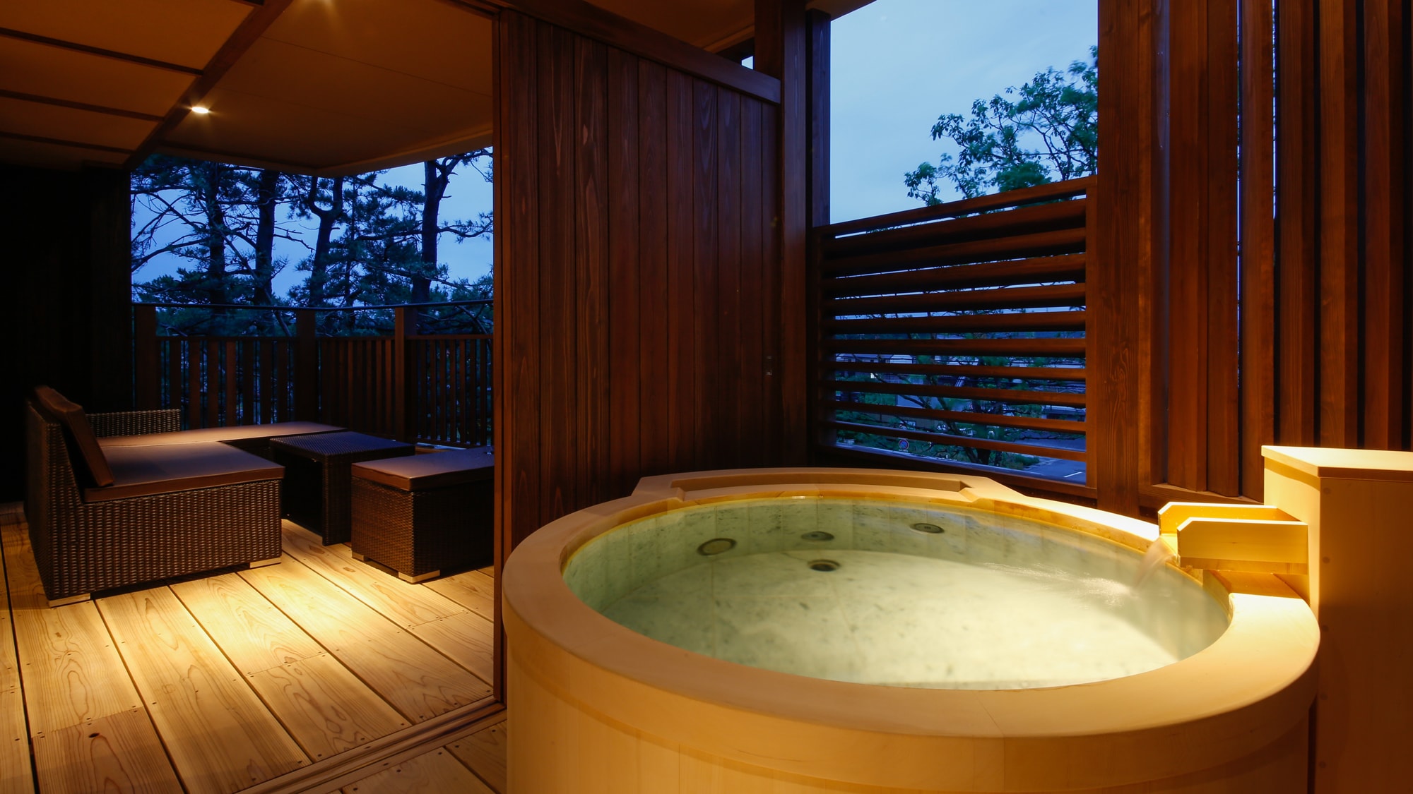 Kamar tamu dengan kamar mandi terbuka pribadi Tipe A (sisi Gunung Yuzuruha)