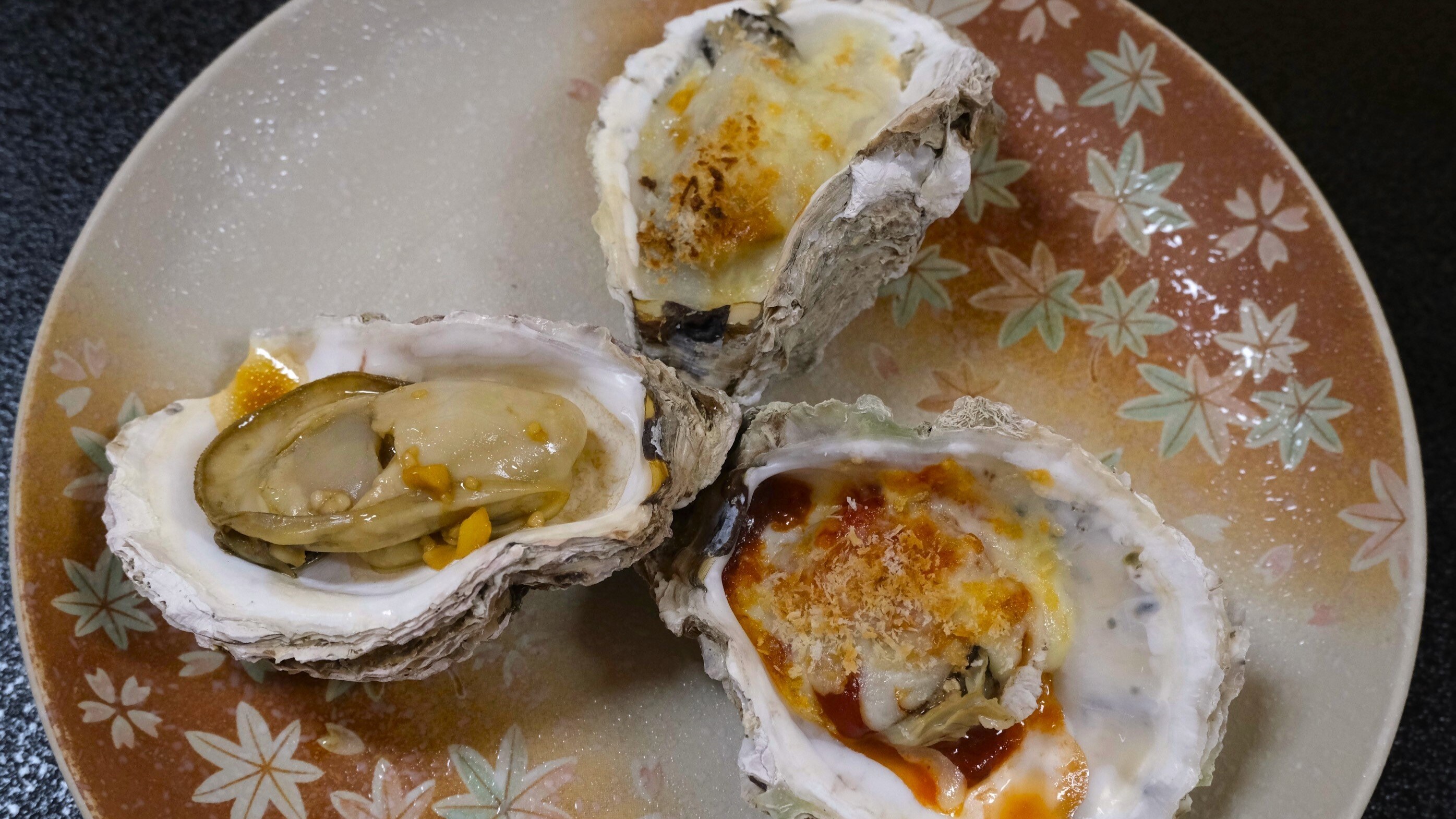 【夏日料理】三种烤岩牡蛎（蒜蓉酱油、番茄、白酱）