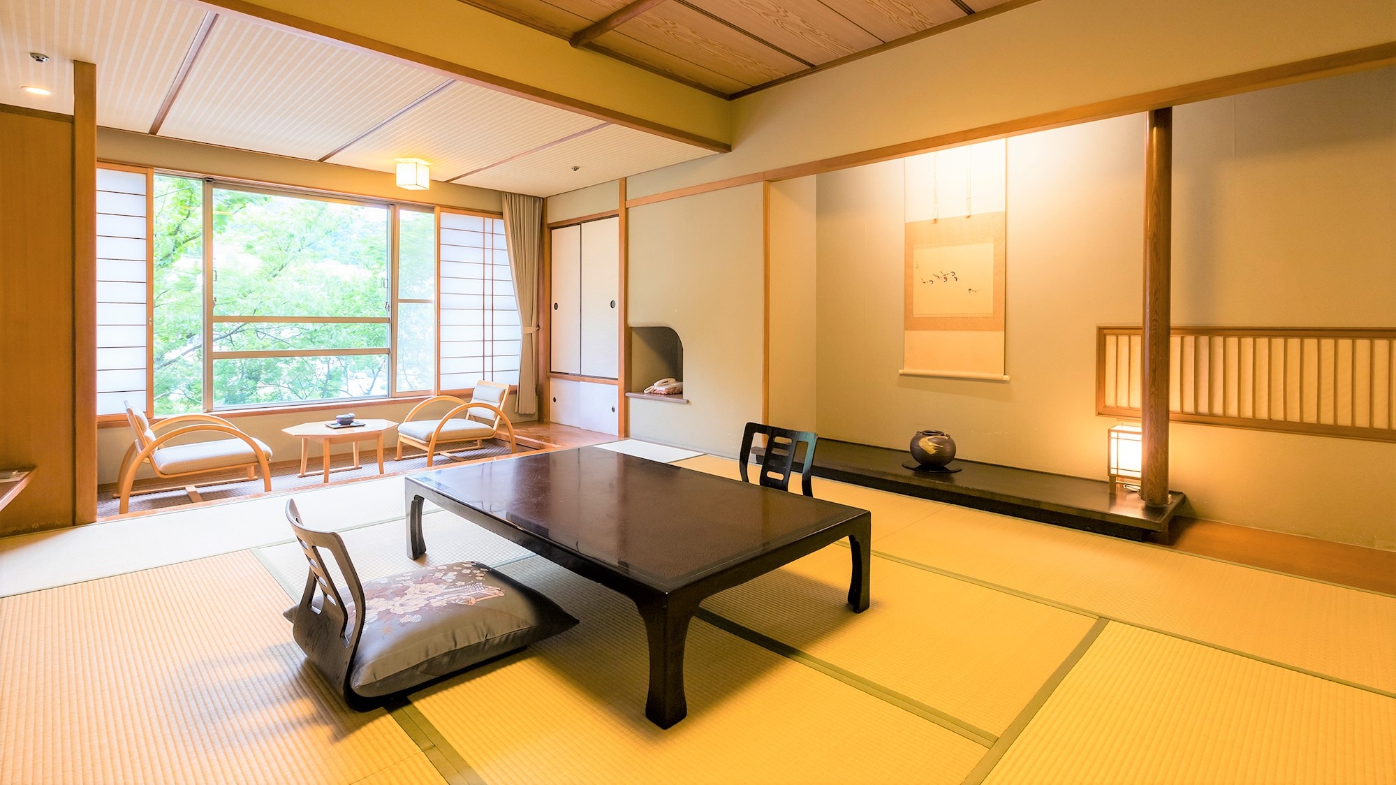 [River side] 10 tatami mats, an example of a Japanese-style room