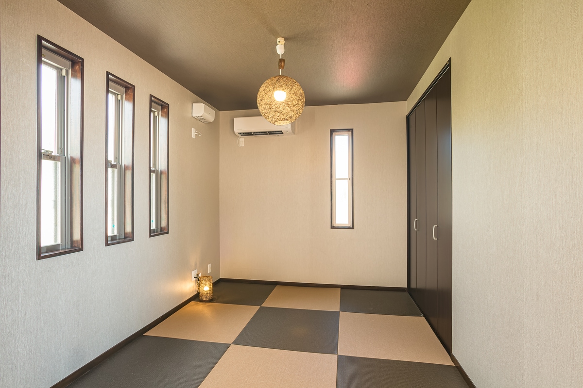 Japanese-style room