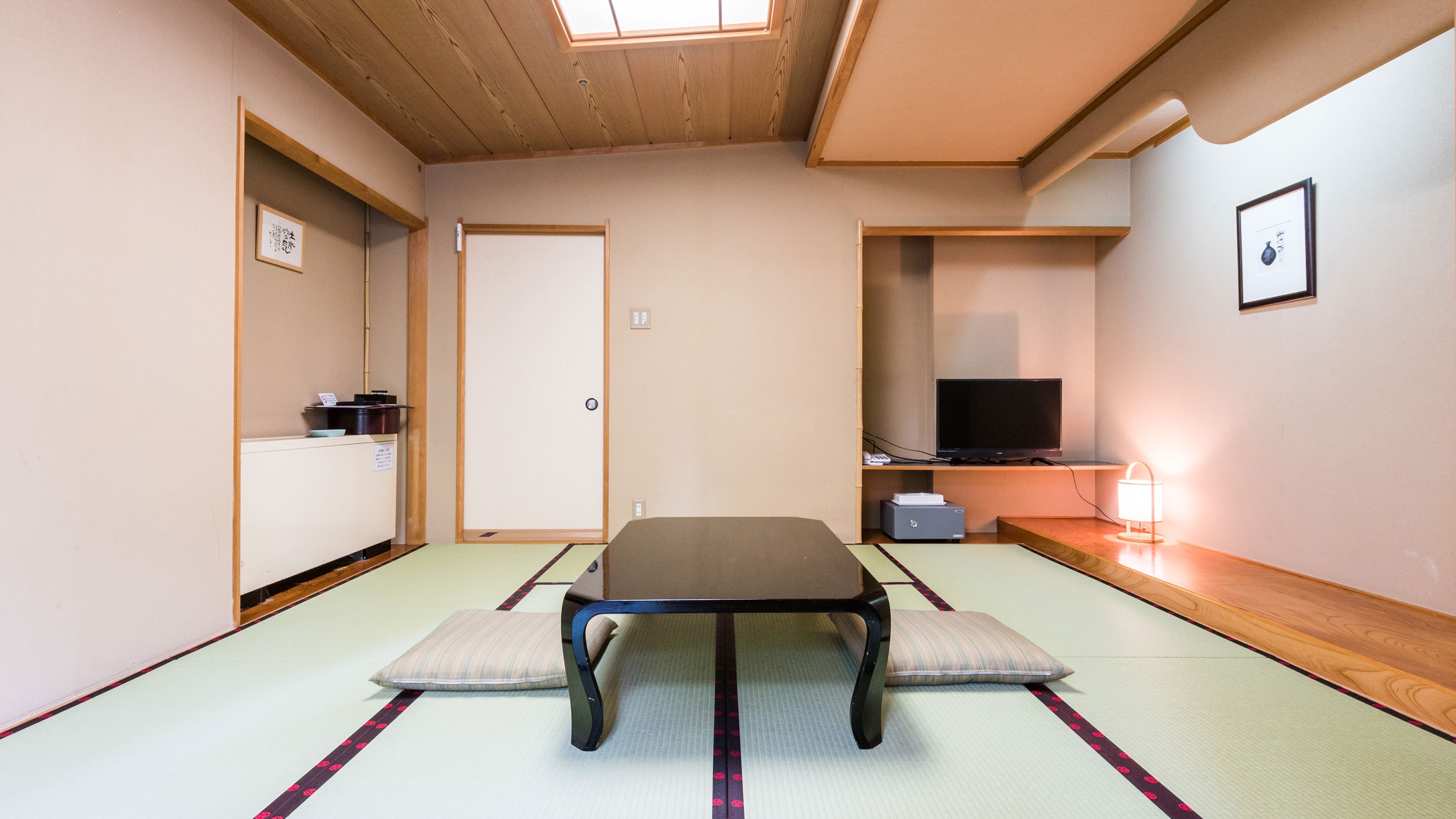 Economy Japanese-style room (8 tatami mats) with indoor bath