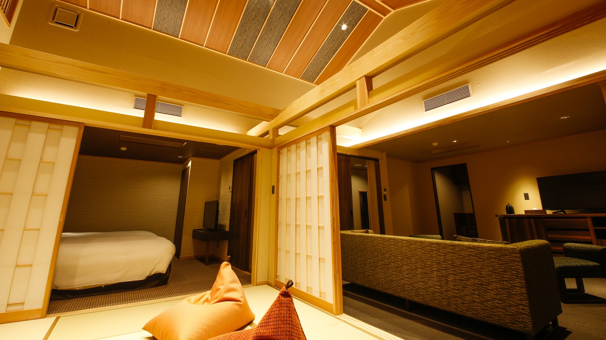 Private open-air bath guest room Type C (Yuzuruhayama side)
