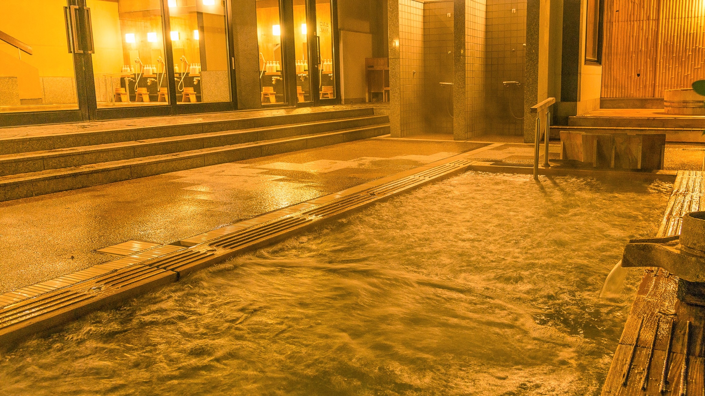 Large open-air bath (image)