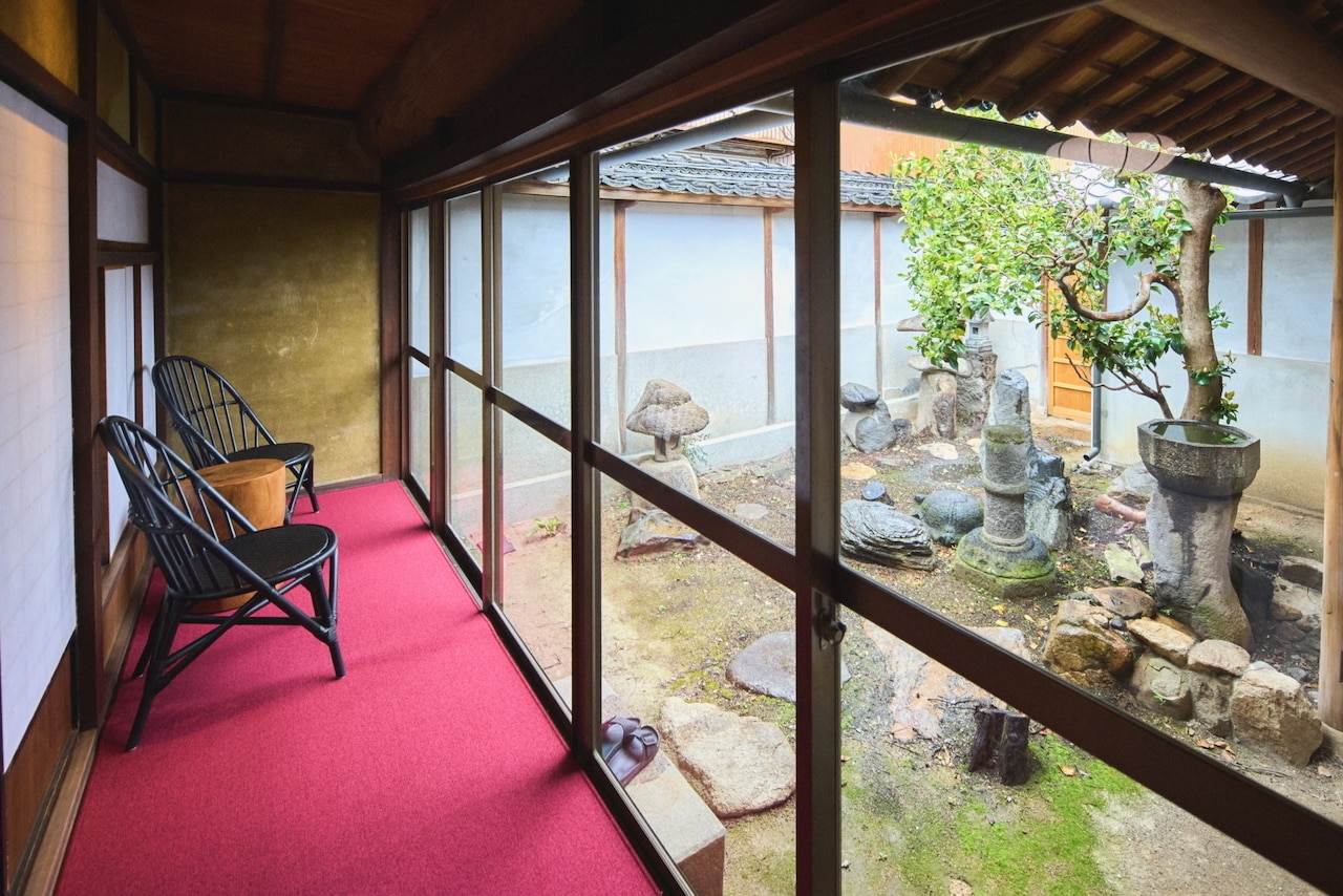 Oguraya Room 201: Veranda and private courtyard