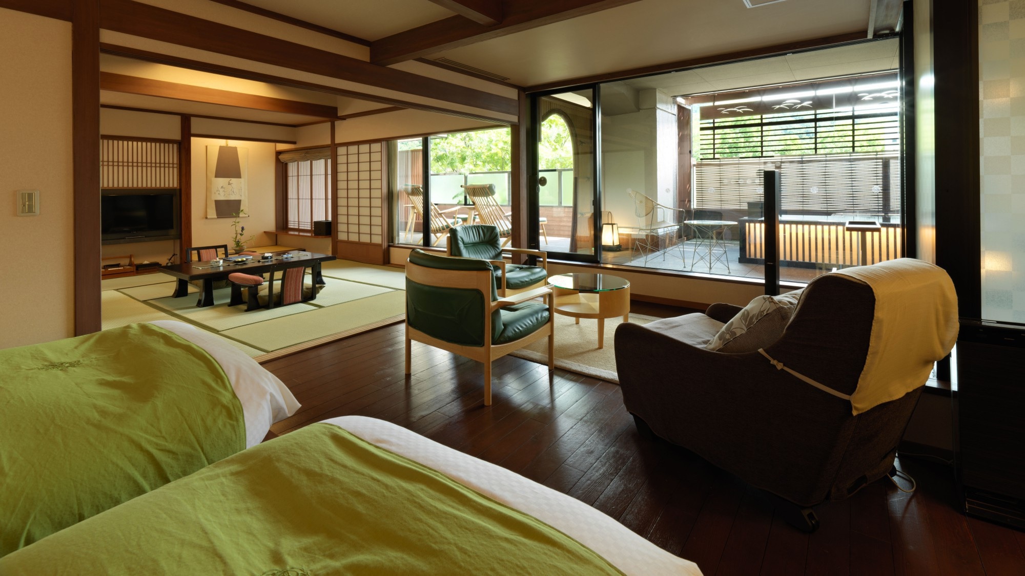 [With open-air bath, mountain side] Morinoza Suite (example of guest room) / There is an open-air bath on the spacious terrace.