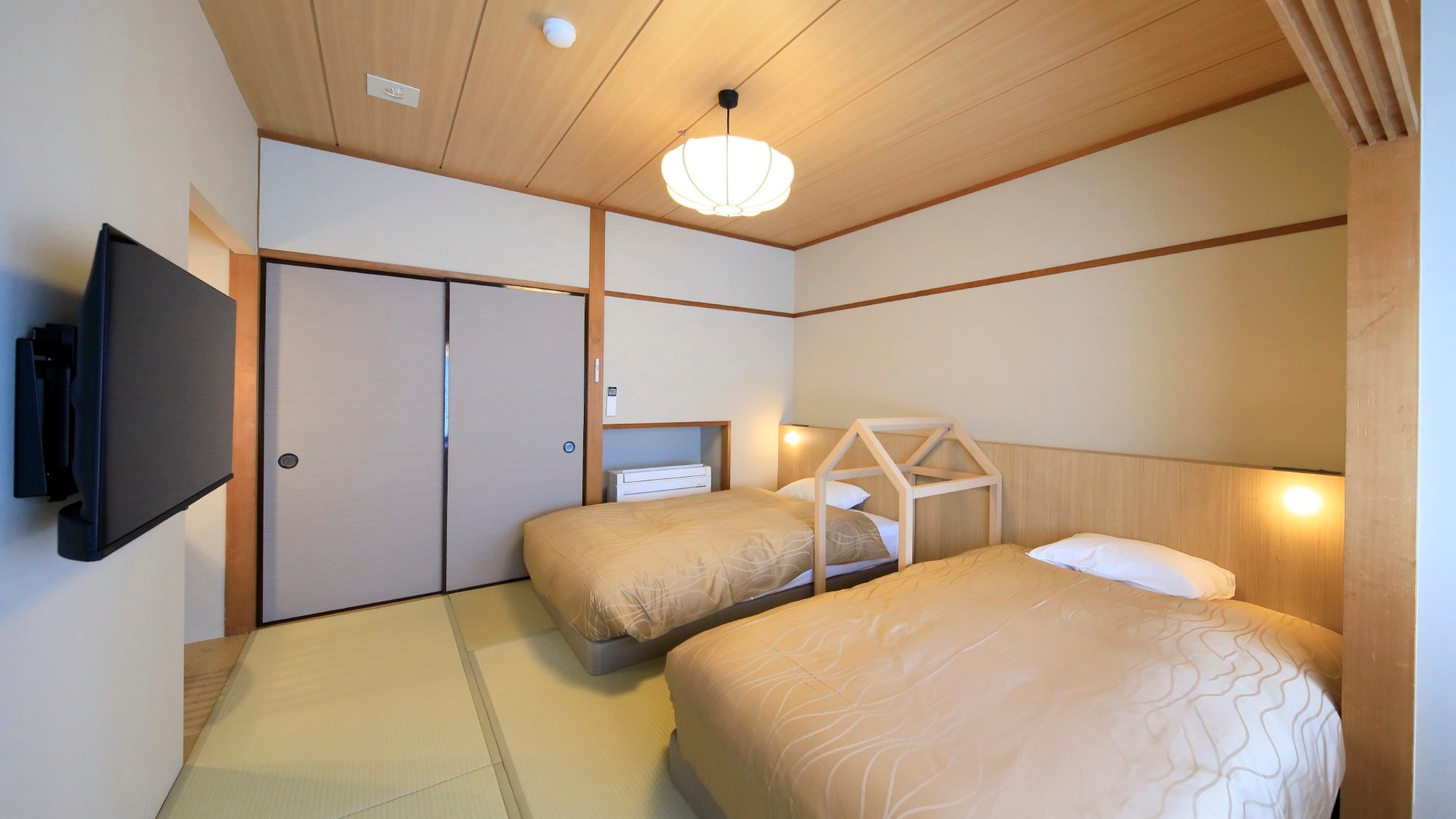 Japanese-style twin room (8 tatami mats)