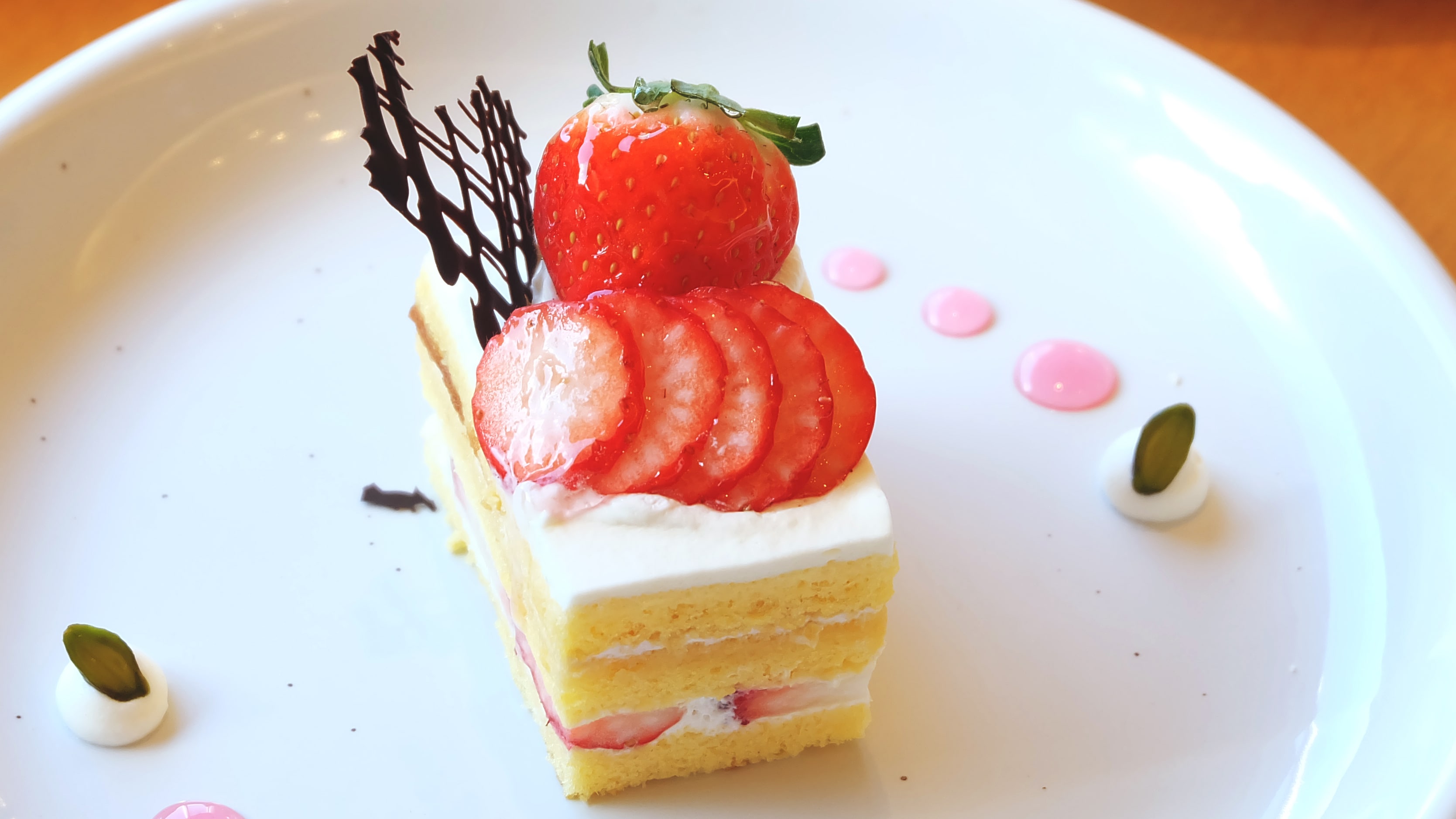 Royal suite lantai atas Contoh makanan penutup / Makanan penutup khusus di mana koki pastry eksklusif kami memegang tangannya untuk dua orang