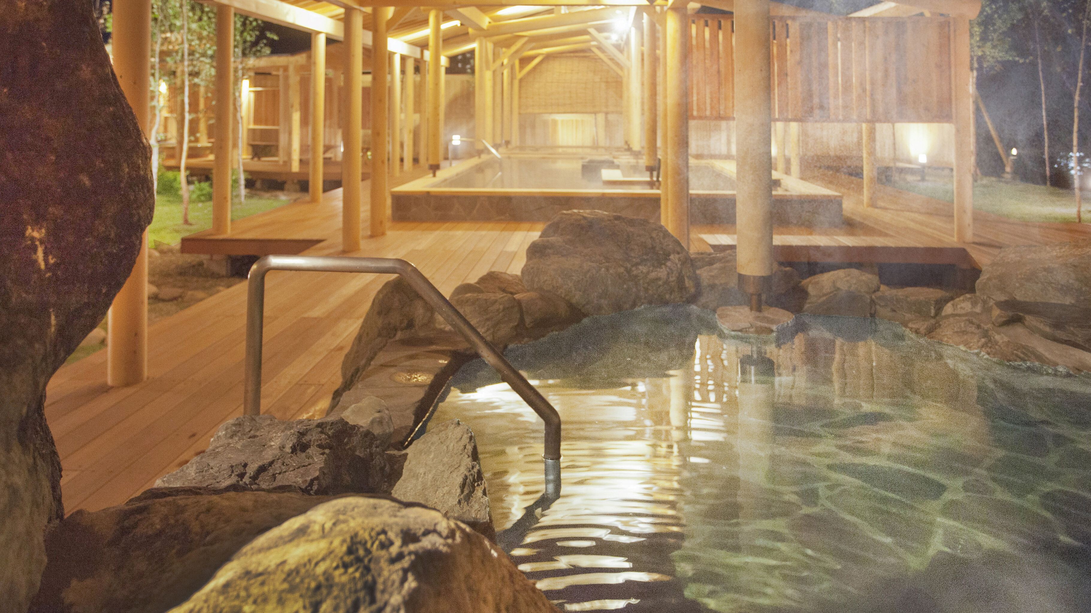 Shirakaba no Yu open-air bath (summer)