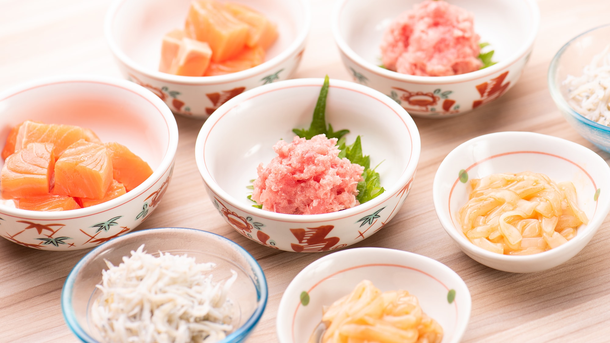 ส่วนผสมสำหรับ Katte-don (บุฟเฟ่ต์อาหารเช้าในอาคารหลัก)