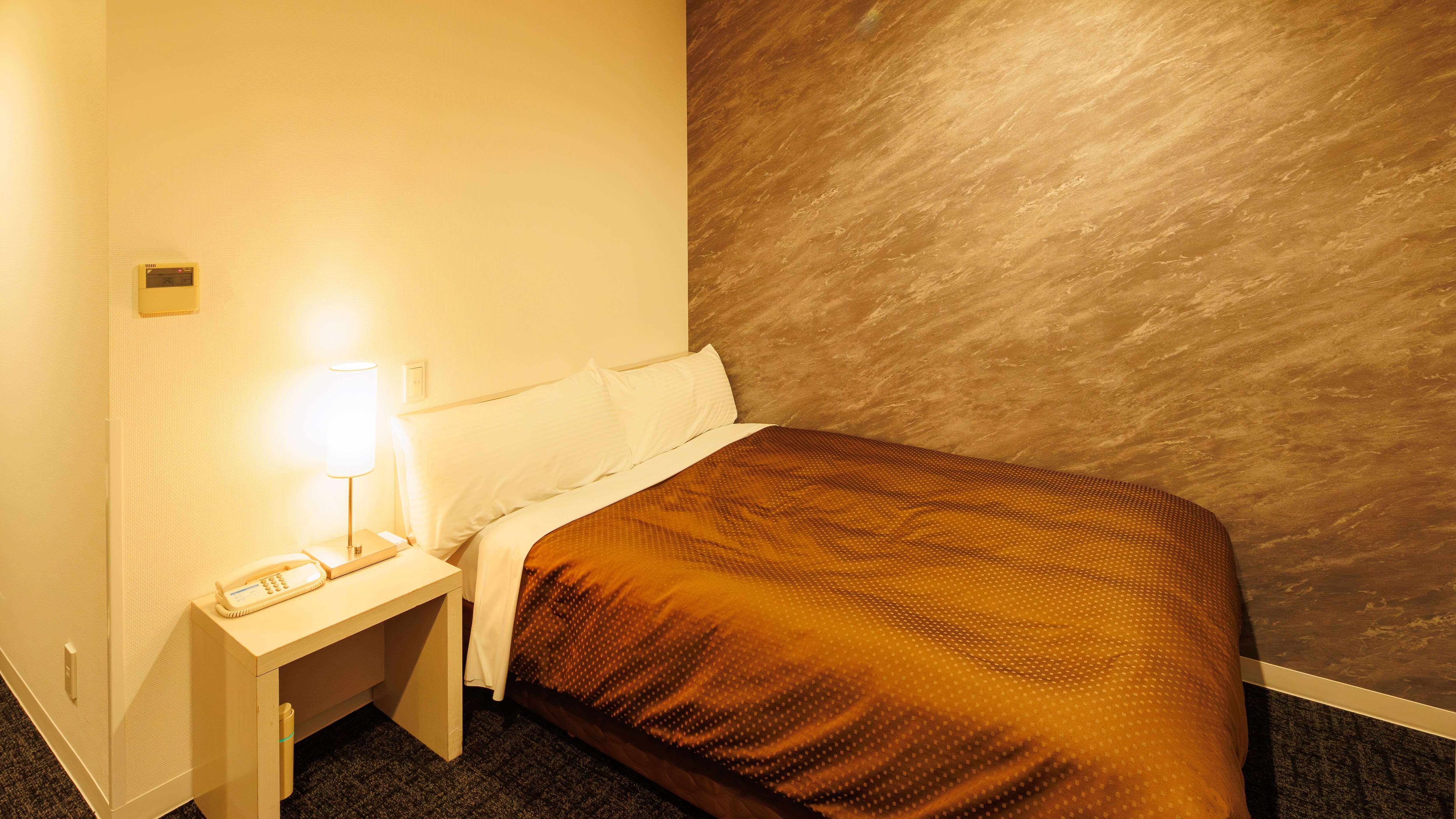Semi-double room - for 2 people, bed width 140cm x 200cm -