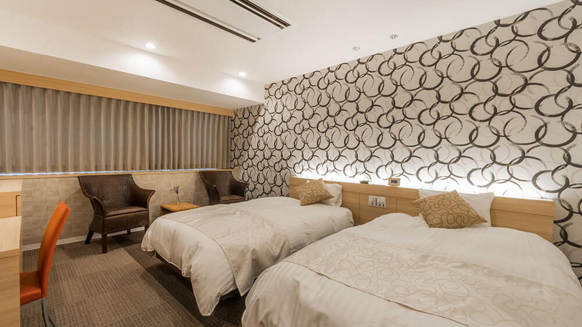 Western-style twin room with extra bed