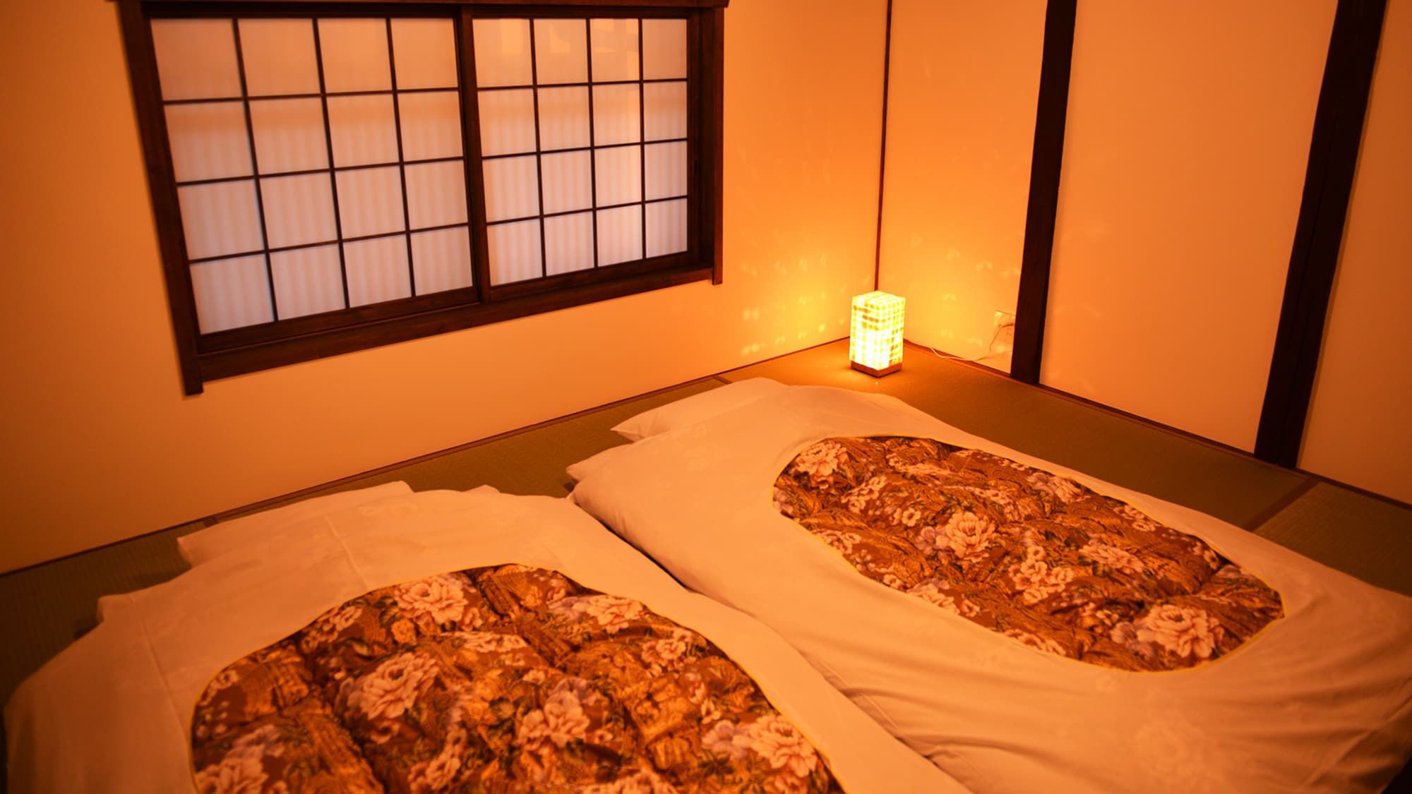 ・ [Japanese-style room] Please lay out a futon and take a rest.