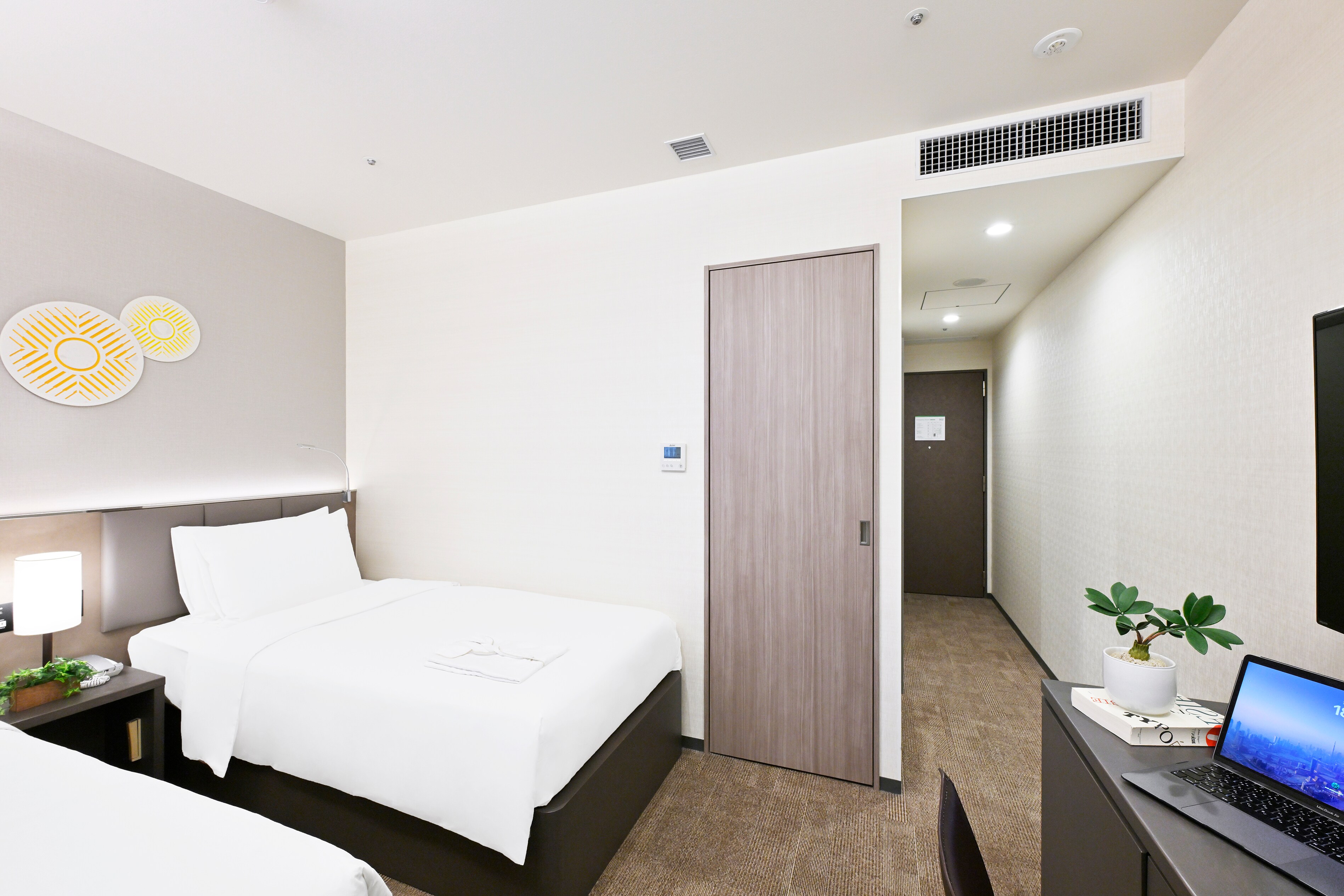24㎡ Premium Twin Room A simple and functional standard room for 1 to 2 people.