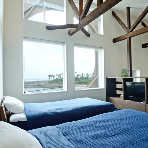 Tempat tidur twin di lantai 2 maisonette / 9 tikar tatami. Anda dapat berbaring dan menonton laut atau TV.