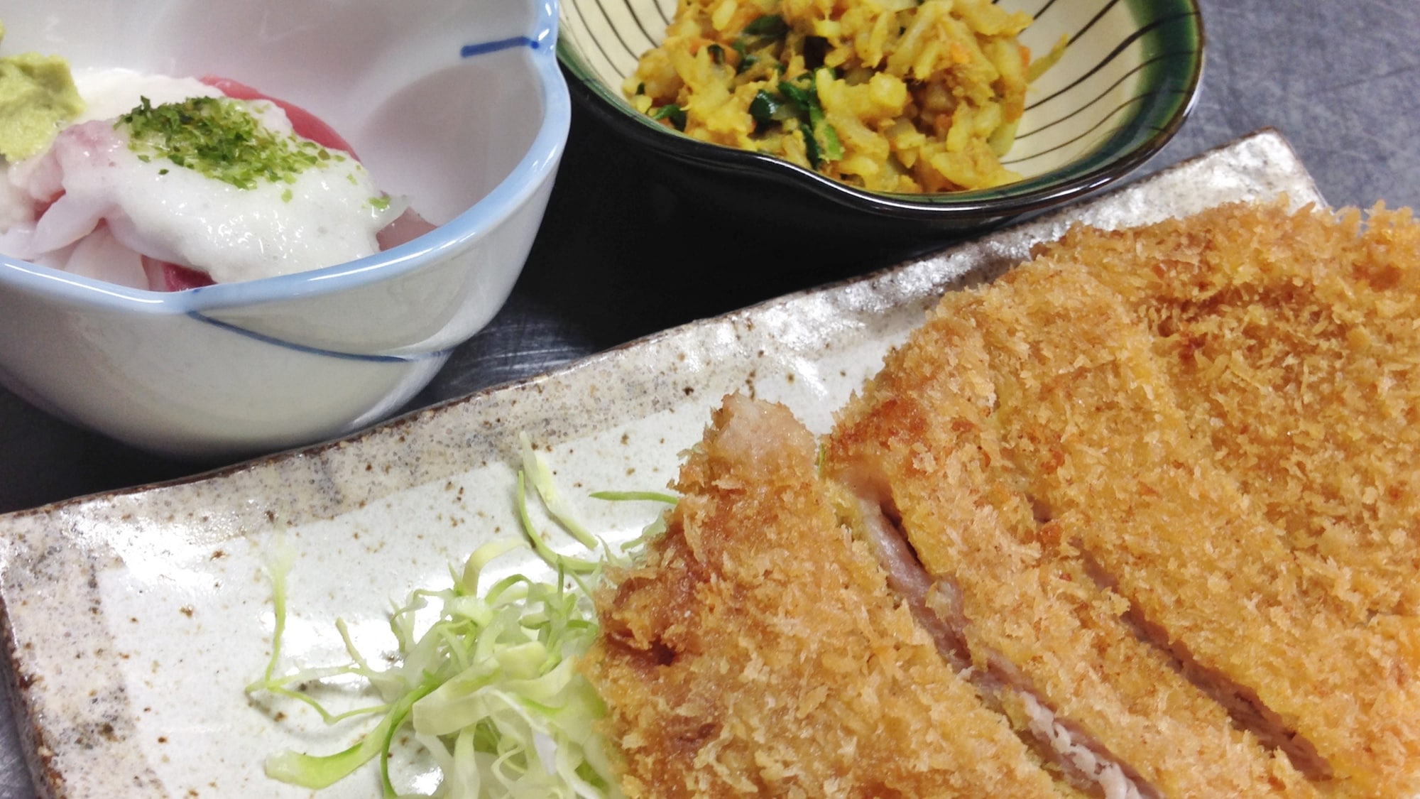 *<晚餐示例> 餐点将在餐厅供应。