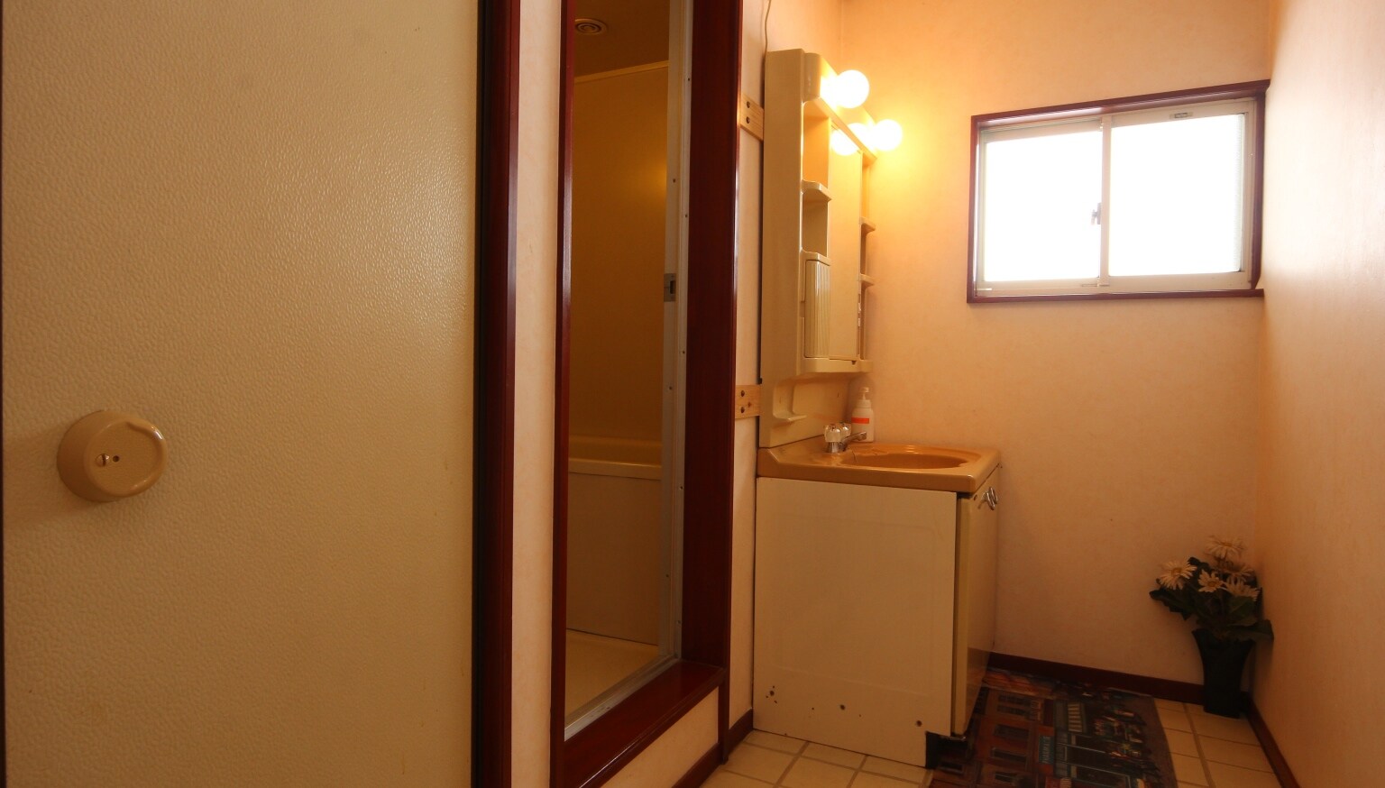 [Family Western-style room] Air conditioner and floor heating
