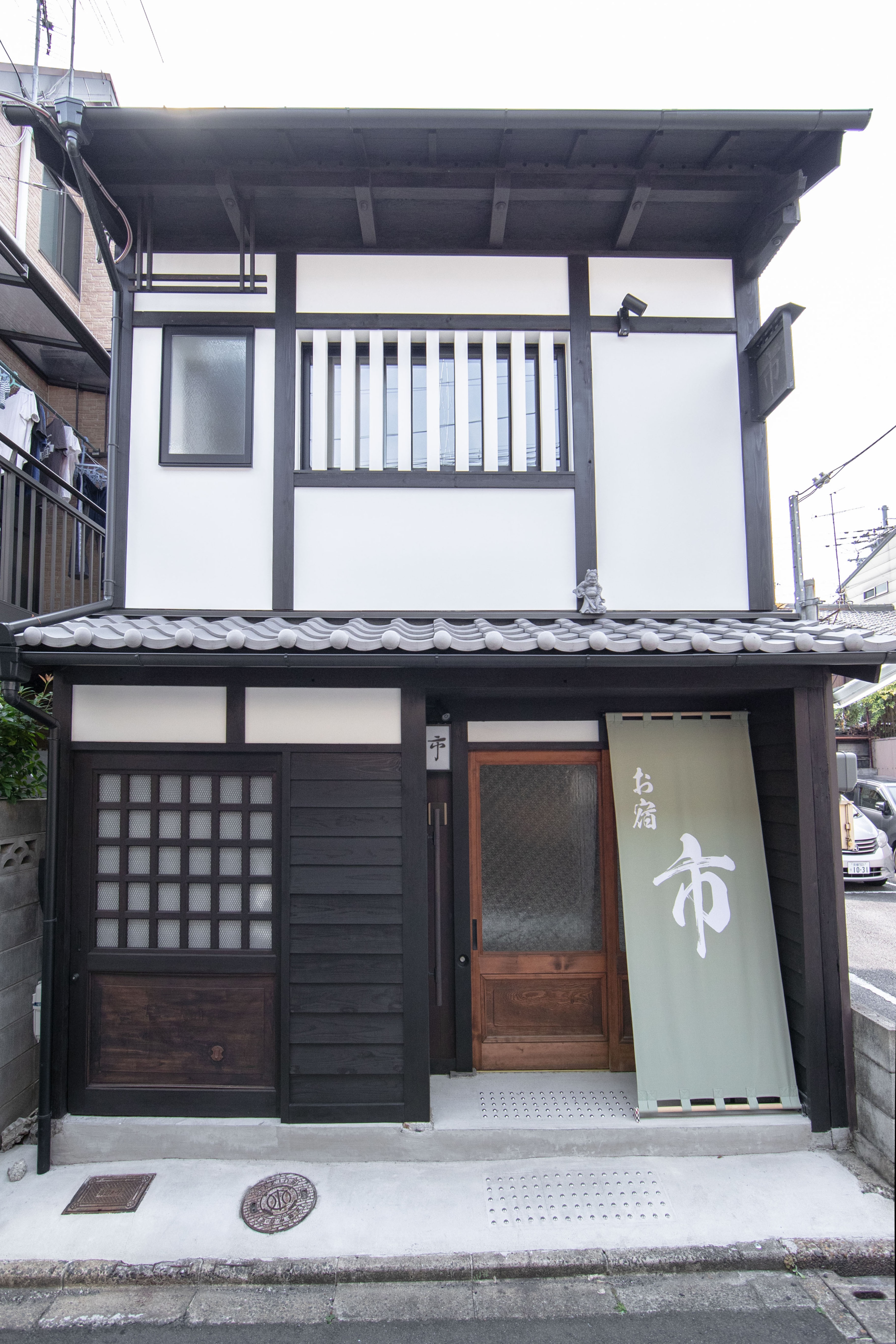 Daytime: A Kyoto-style Japanese exterior