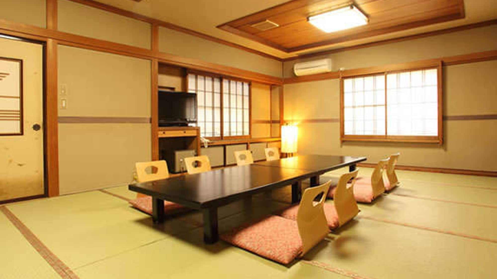 Tanigawa [Japanese-style room 12-16 tatami mats, toilet included] Spacious guest room that can accommodate up to 7 people