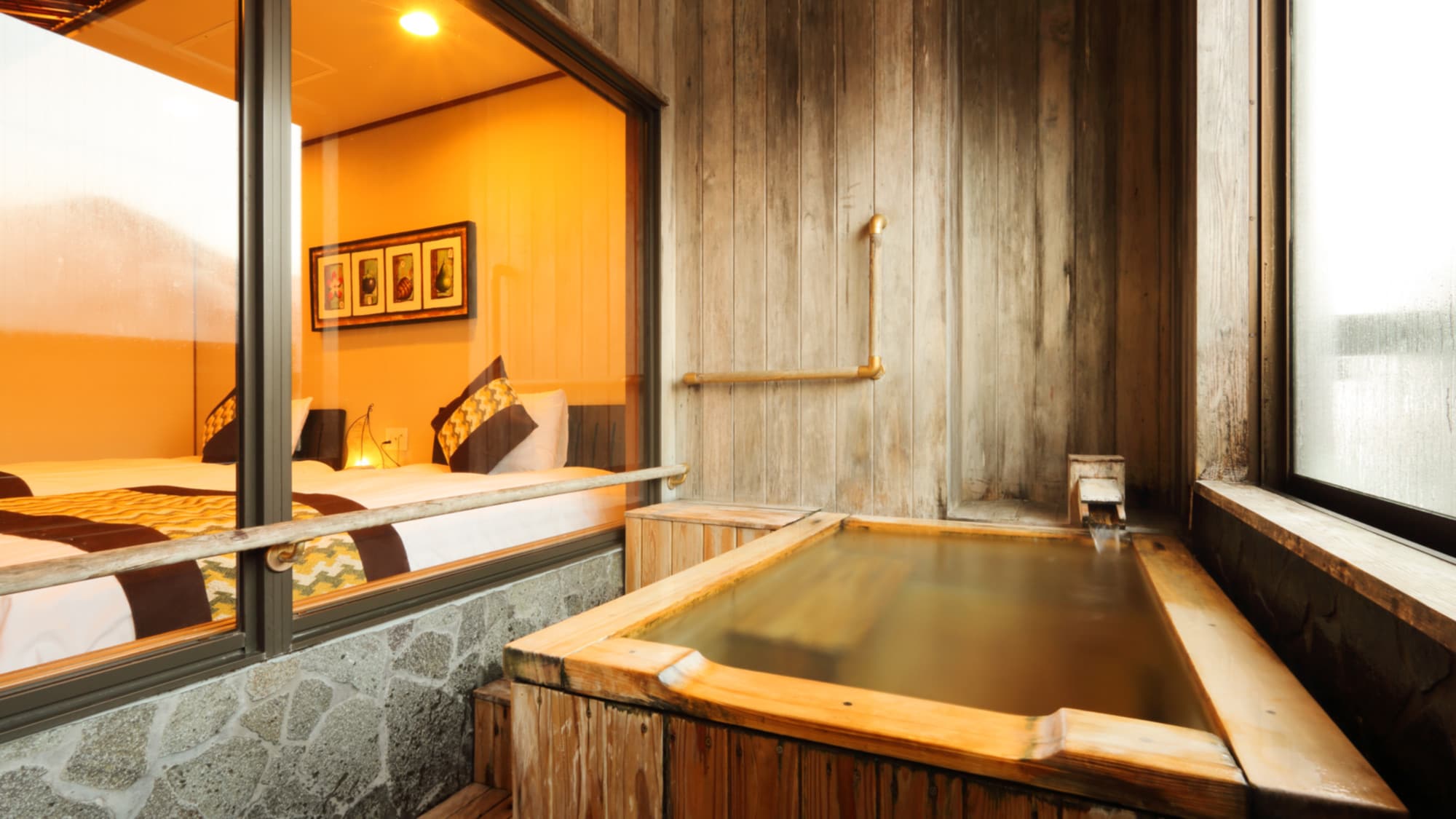 [Guest room with free-flowing hot spring bath] An example