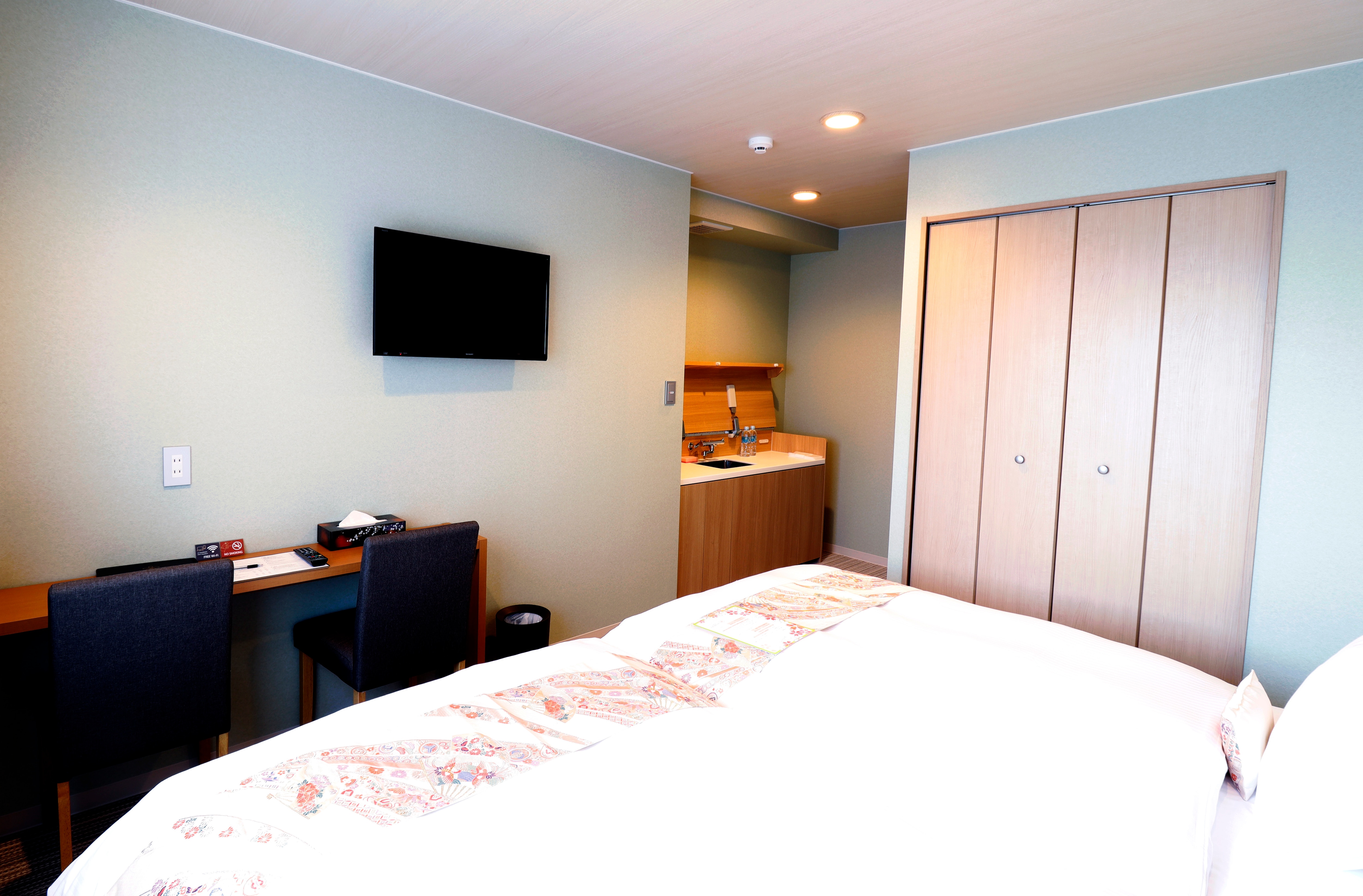 Standard twin room (example)
