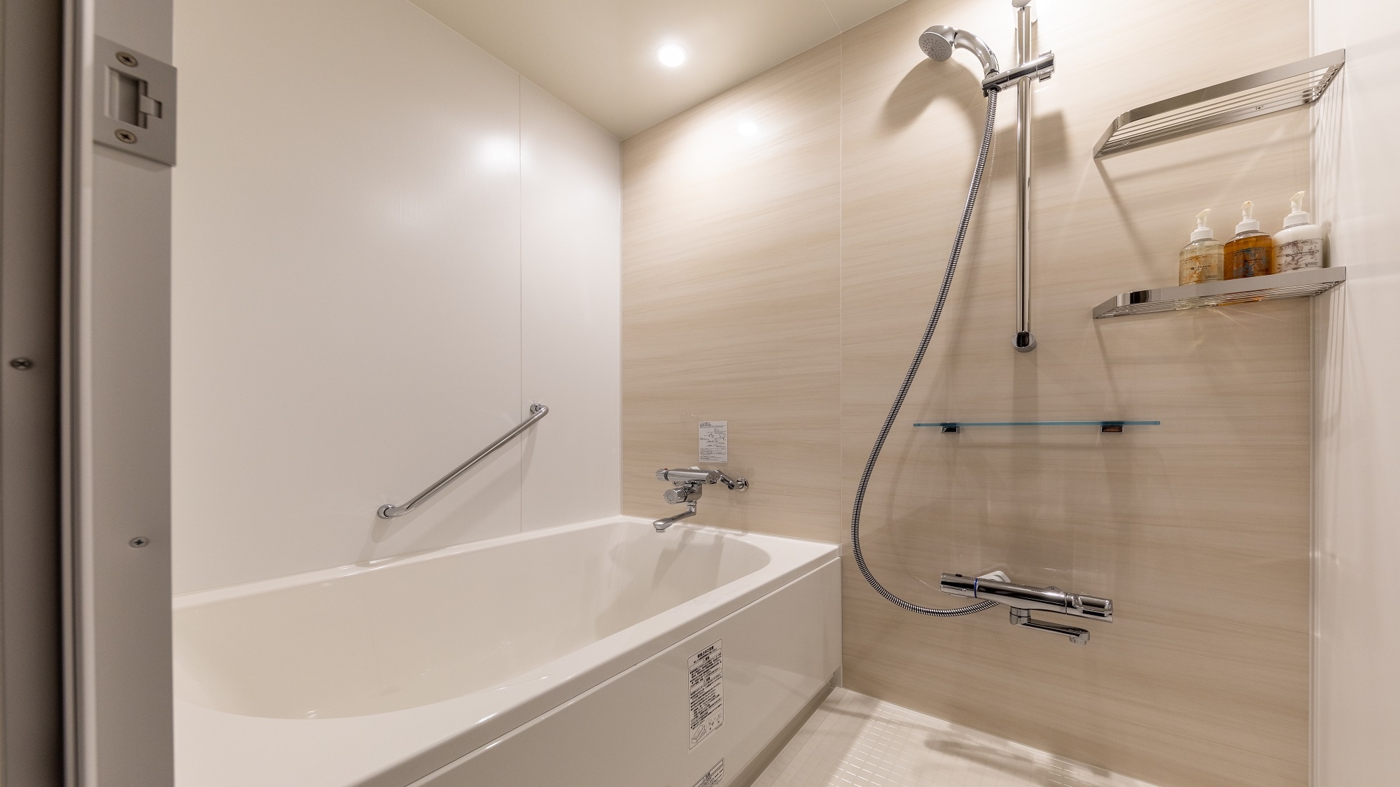 [Comfort Twin] Separate bathtub with washroom