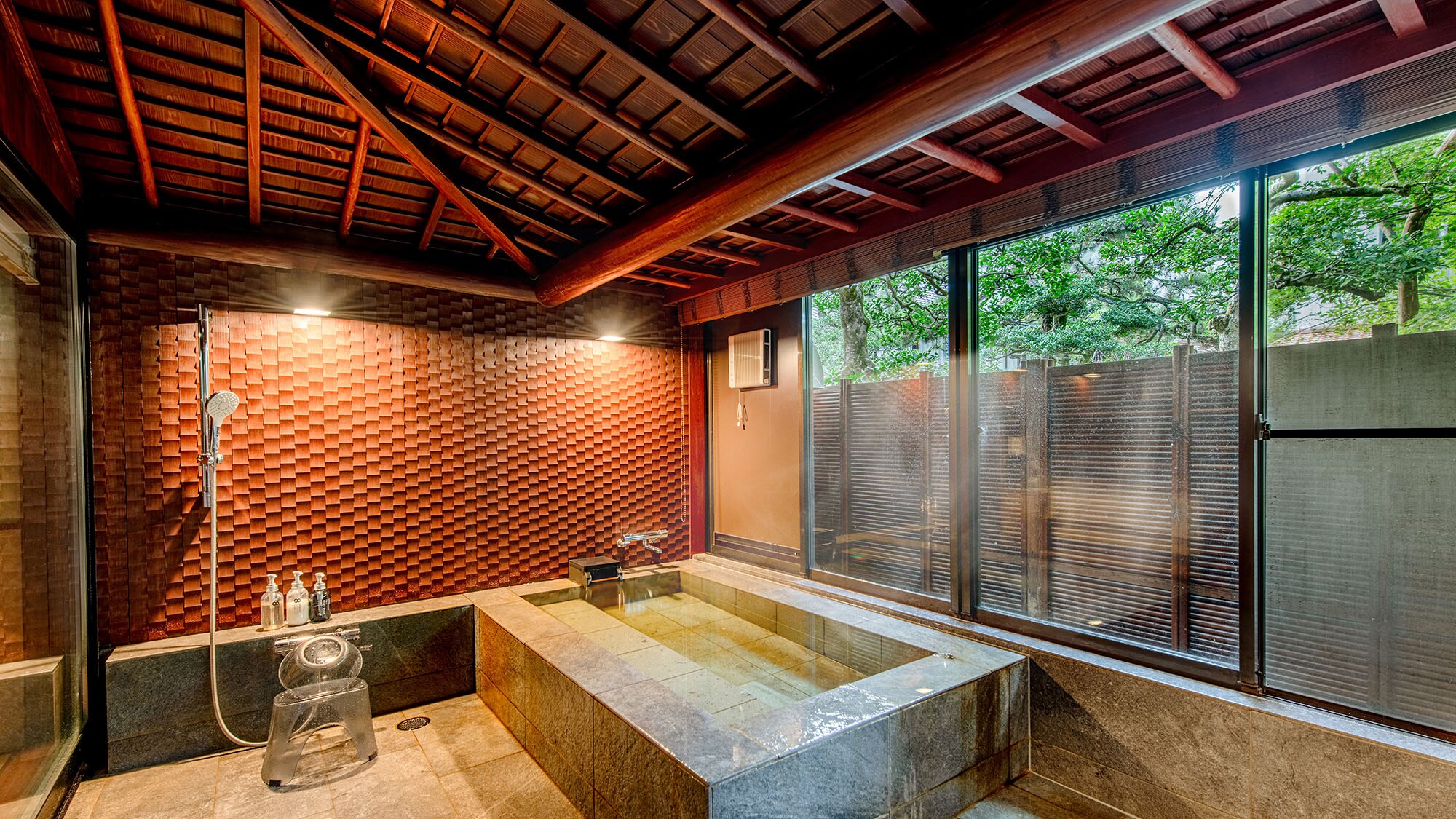 [Asaga Room: Premium] Awazu Onsen, free-flowing hot spring water. Open the window and enjoy a spacious open-air bath.