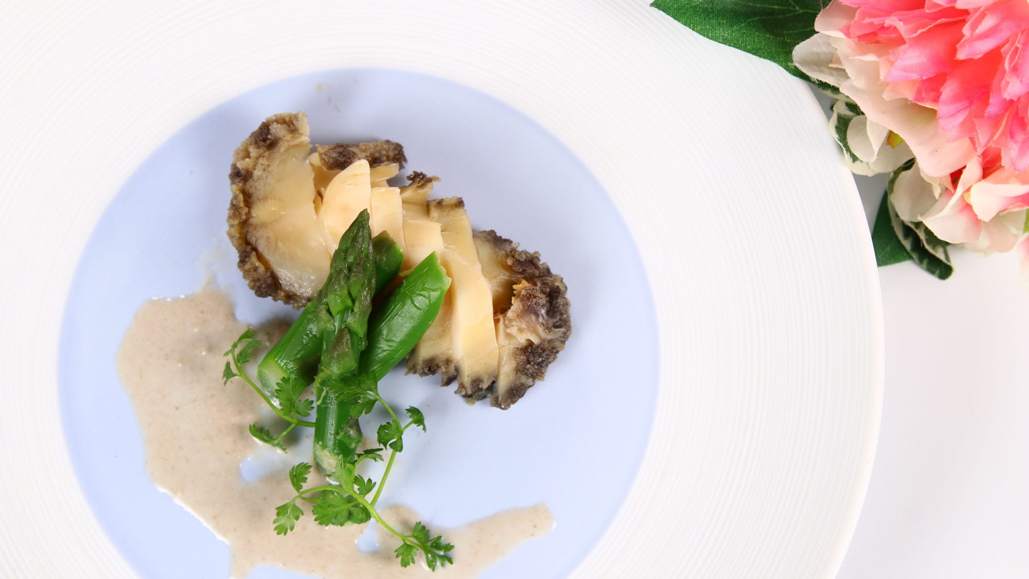 Abalon dengan saus jamur