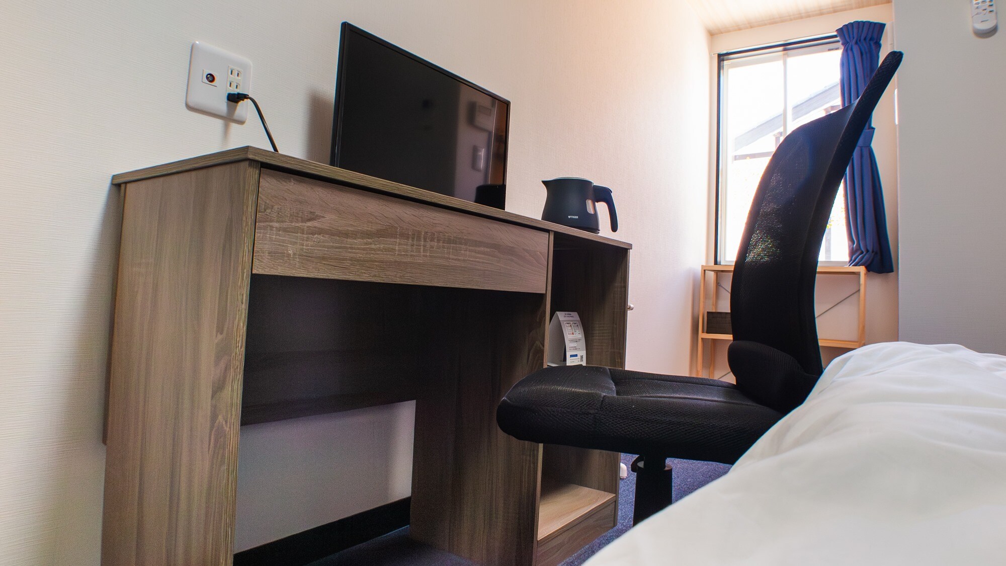 * 半雙人單人房/電視，可無限制觀看線上影片服務 Hulu